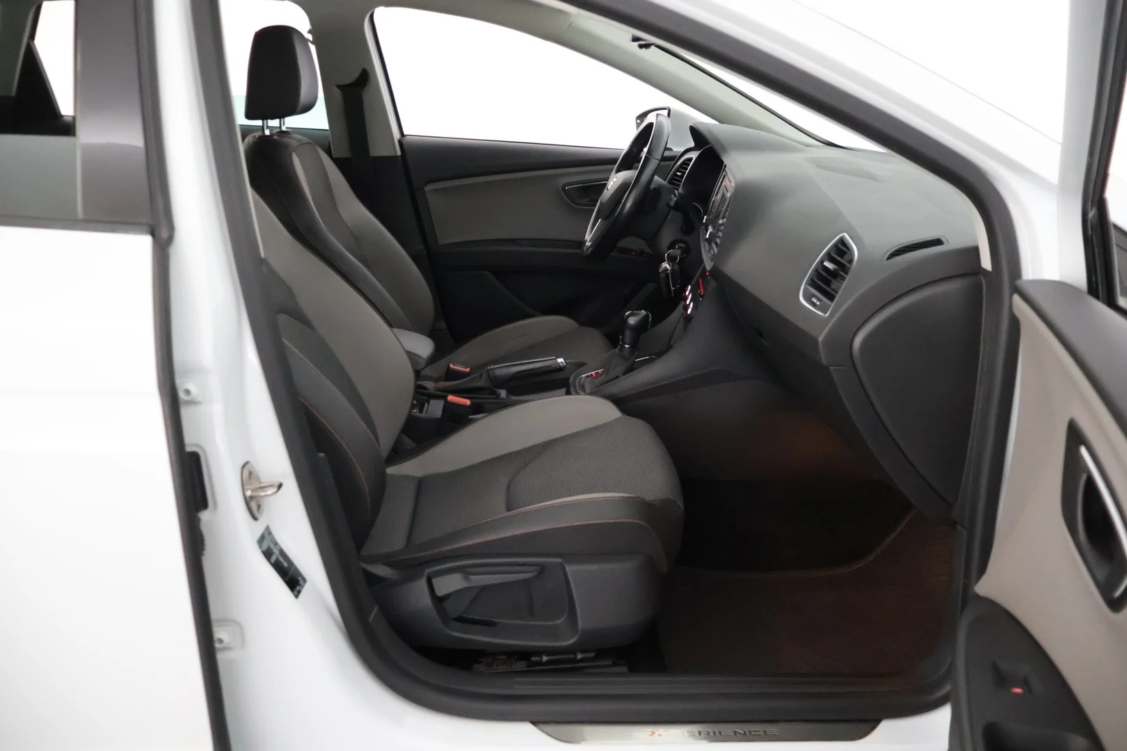 Car Image - 3JvRNM0f8IxuzcFXhfNFA1