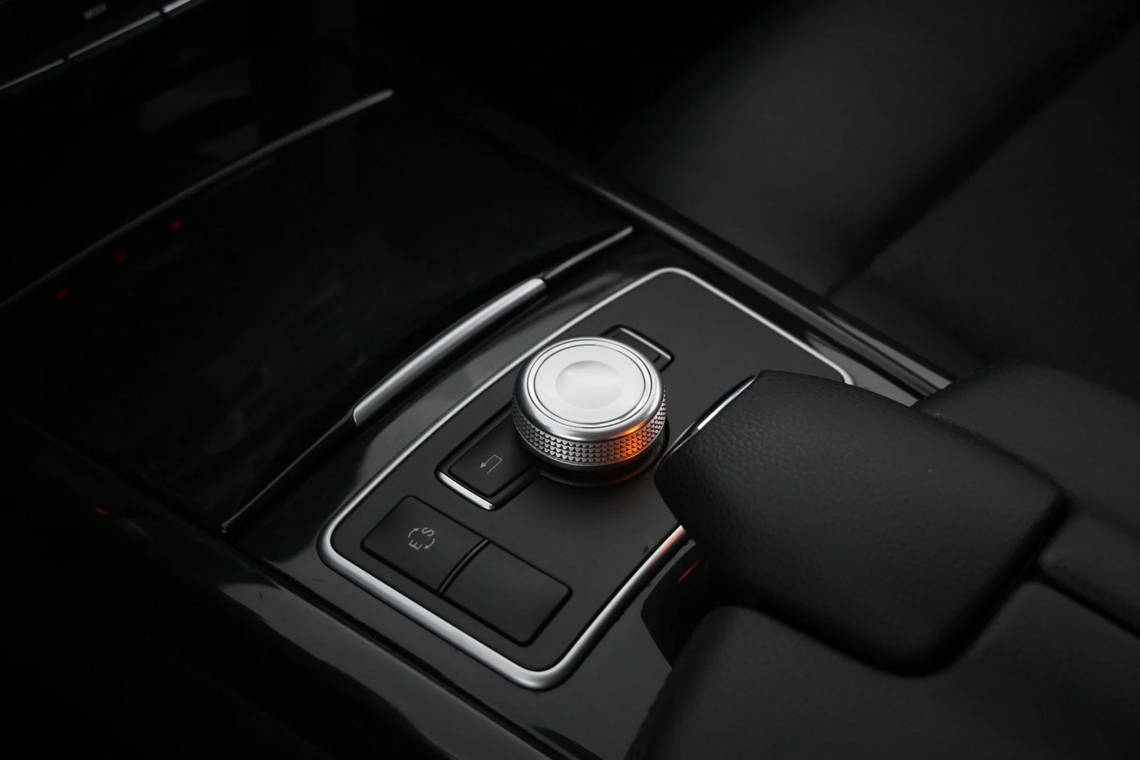 Car Image - 2F25P1isNs5zFWkYgyPdMM