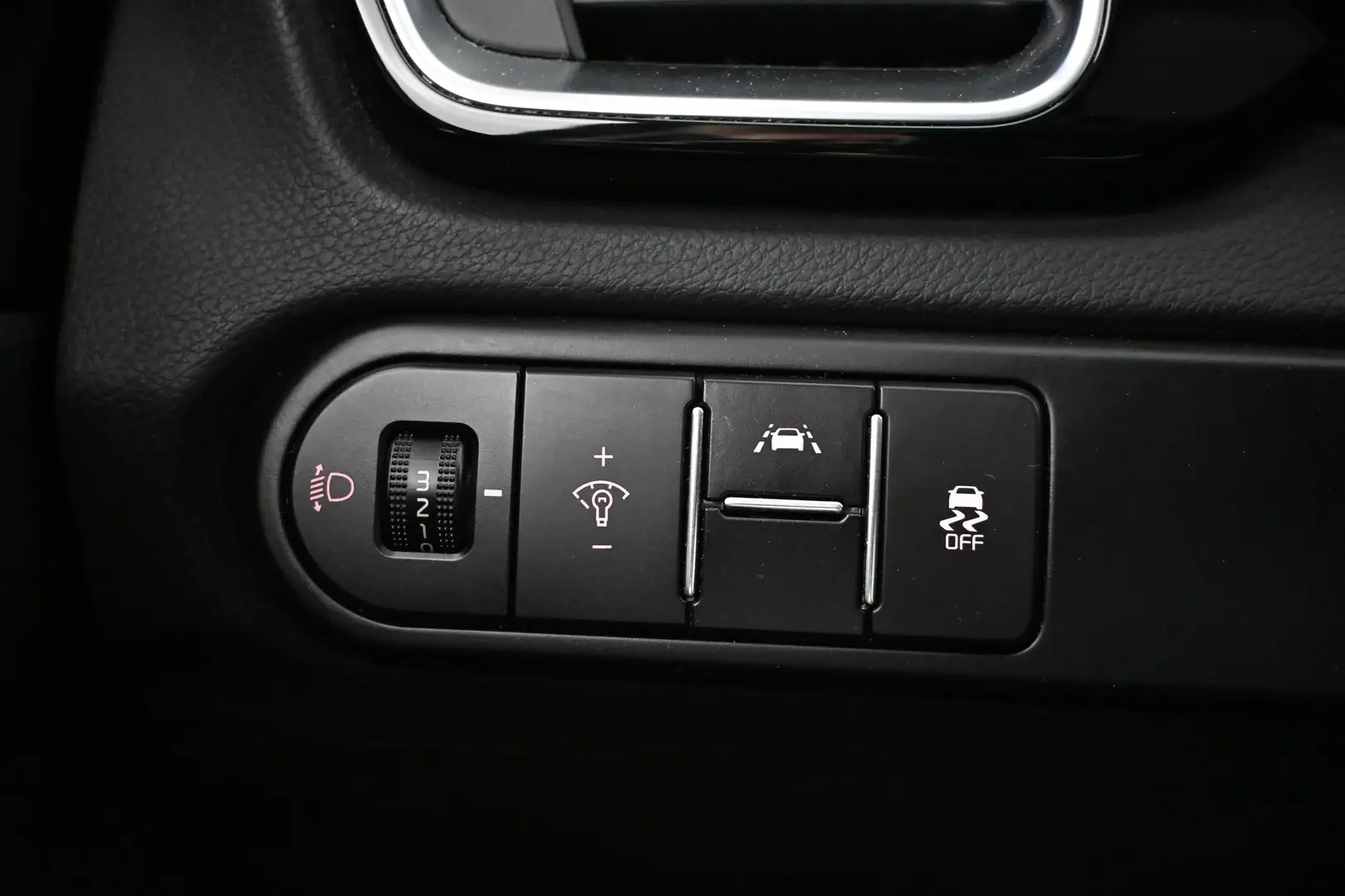 Car Image - 3vIX7nadtls1eiMsJT4uR