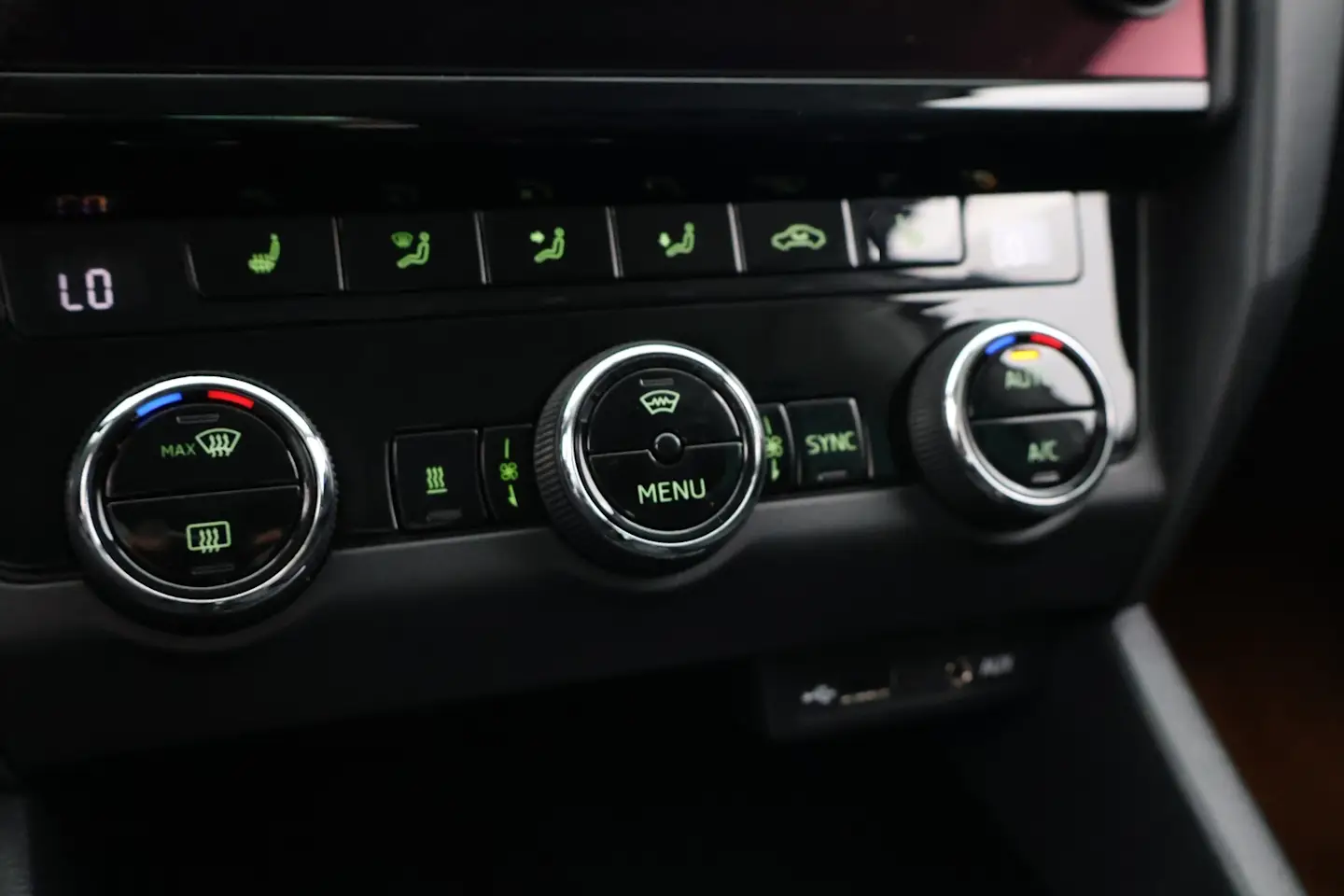 Car Image - 2Cu1FlpKUmKCrylVlgQE1u