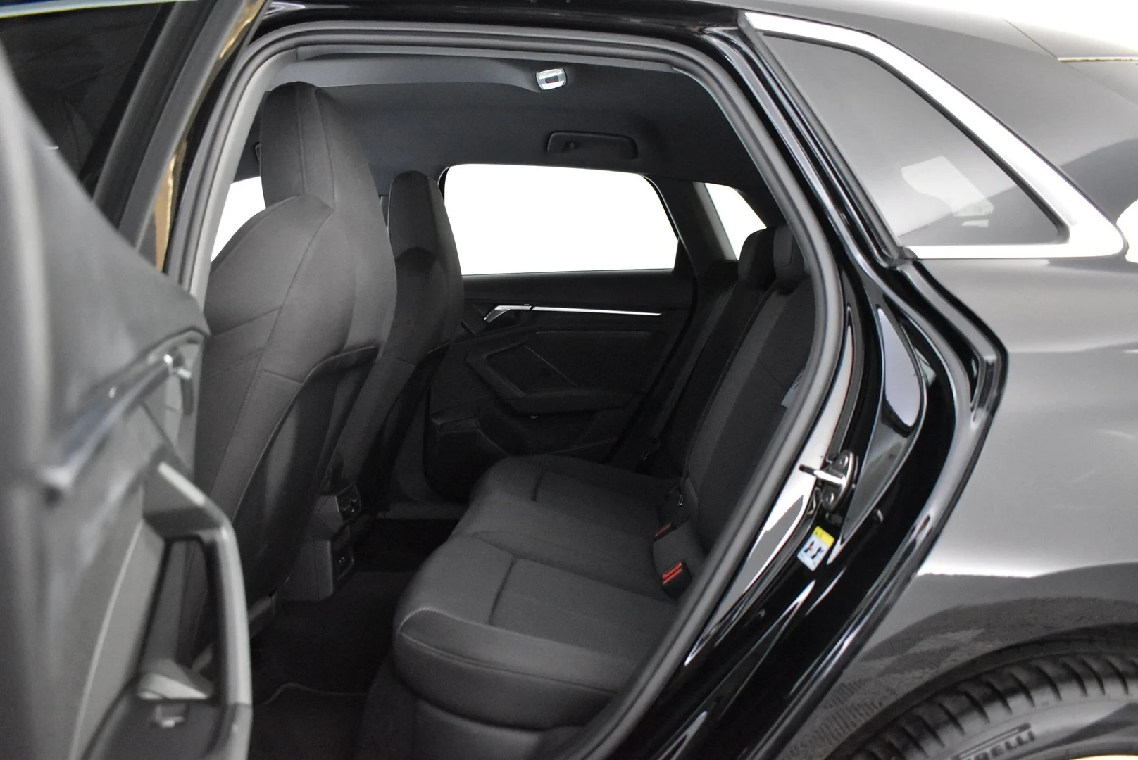 Car Image - 3GqdgNRSaIudOyf4ZguKLy