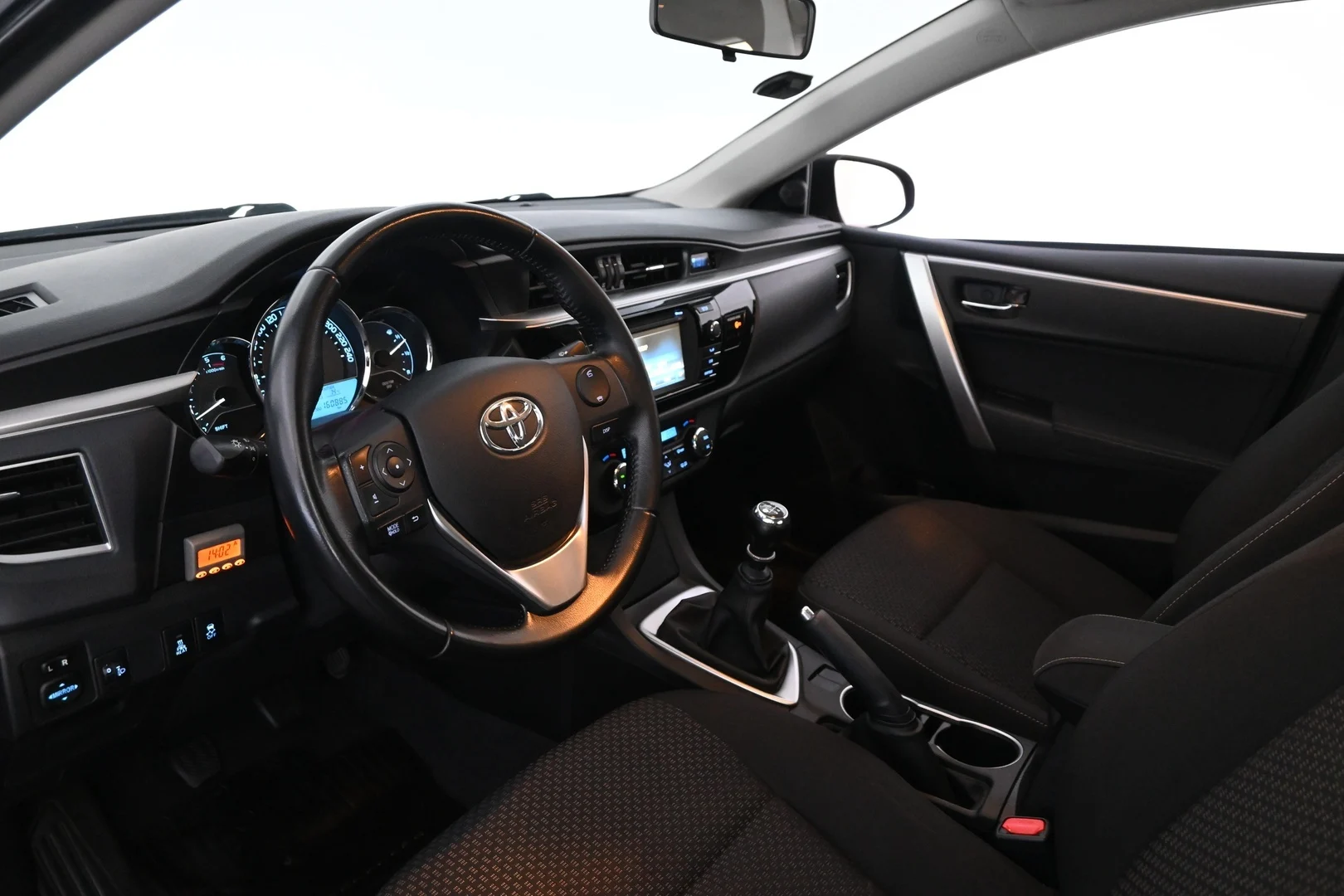 Car Image - 352tLa0KM1xLzKS5JYaJaX