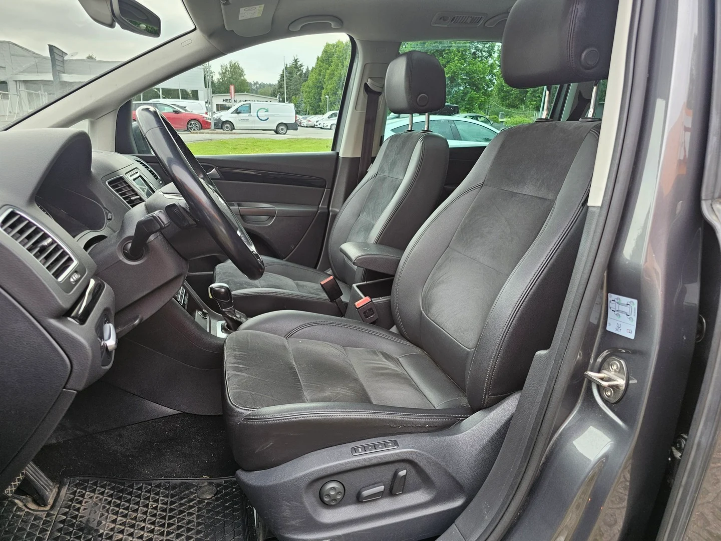 Car Image - 57IyrABseiQmV0dyMp1yFD