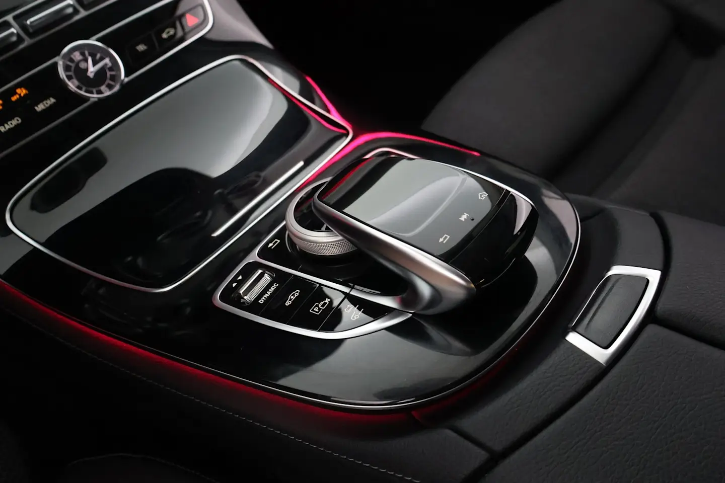 Car Image - 4Ncl7J2RXruZazxtrIAu7g
