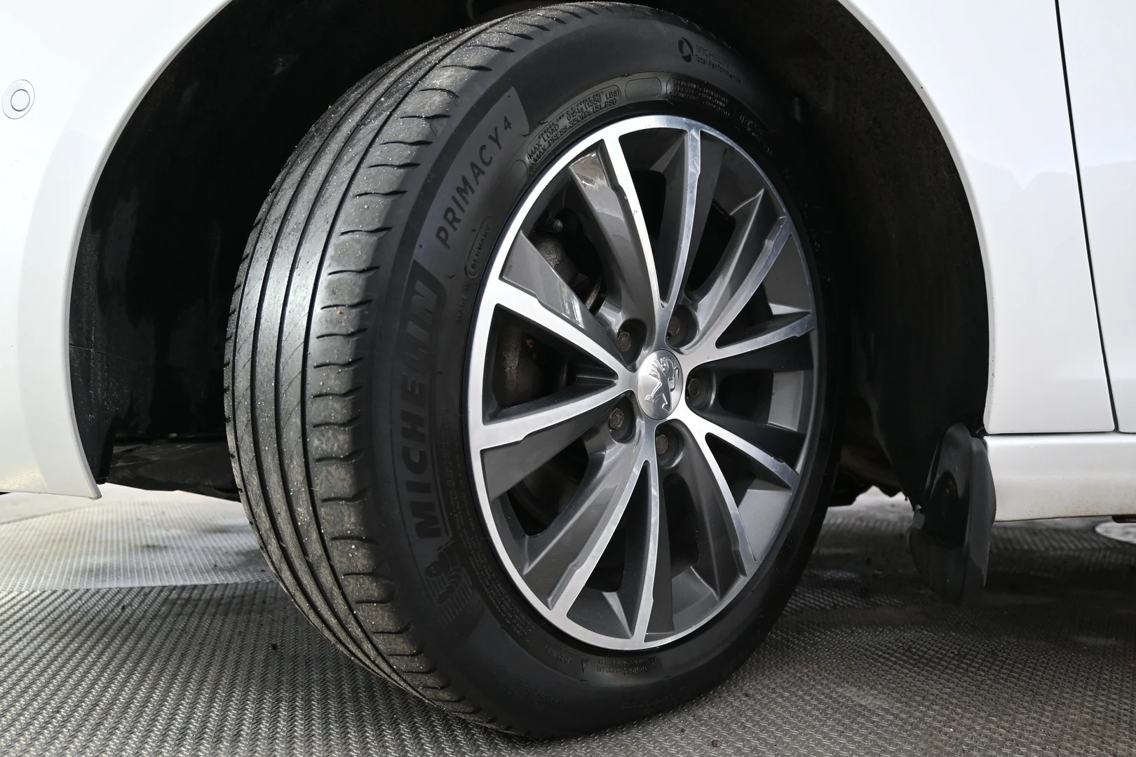 Car Image - 3Bg22SXxt7edxrsulkagri
