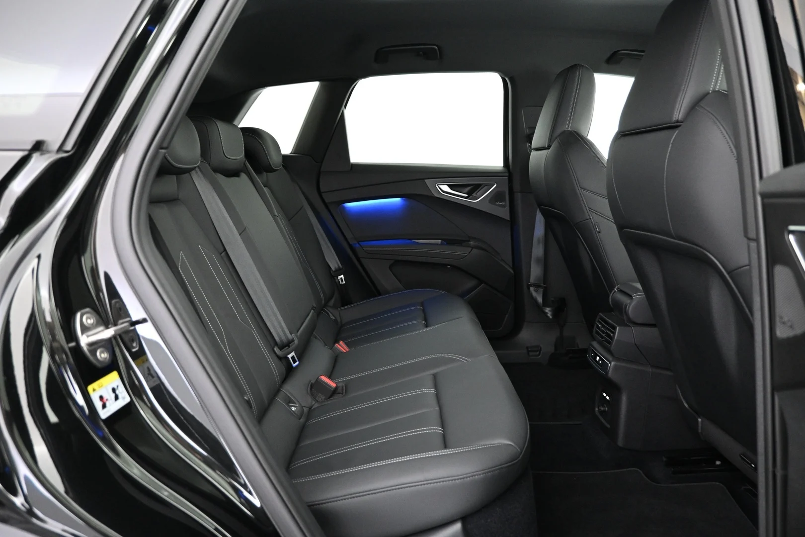 Car Image - 5sMY6gIA99jBMpsN8vJVq7