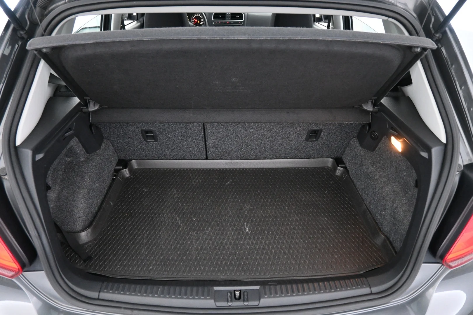 Car Image - 1D481kFivQr593LsVUV30i