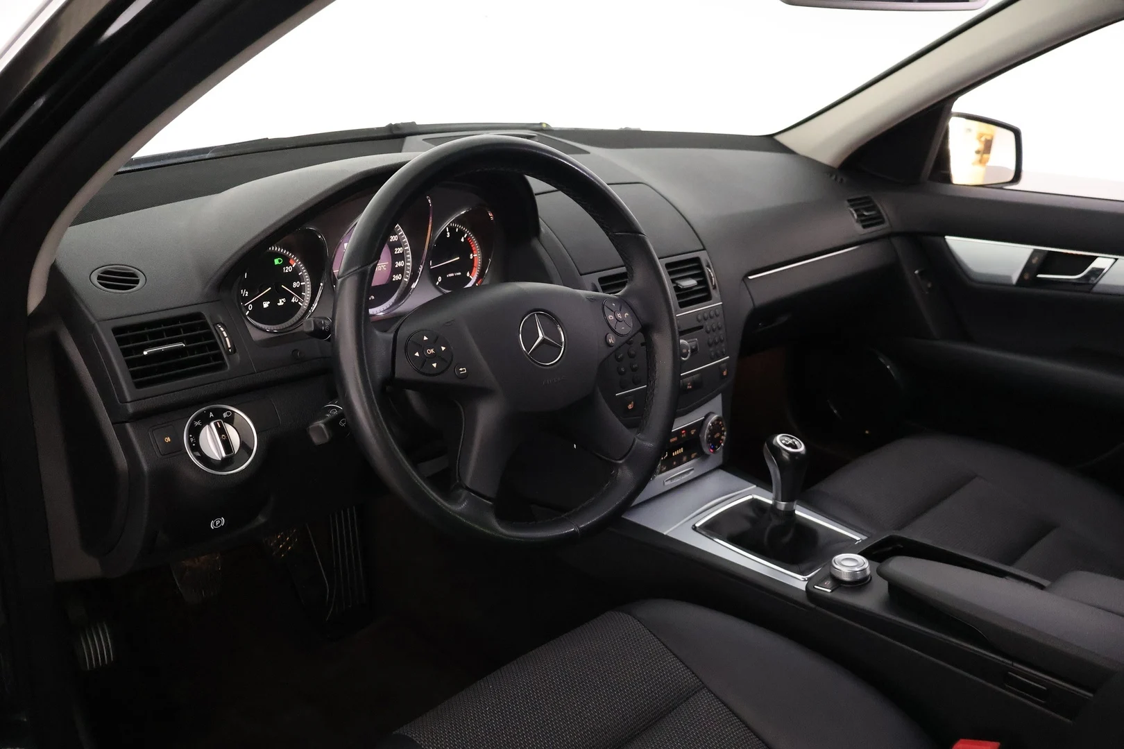 Car Image - 5VdjMLFr3yRQk3UhU4fY8A