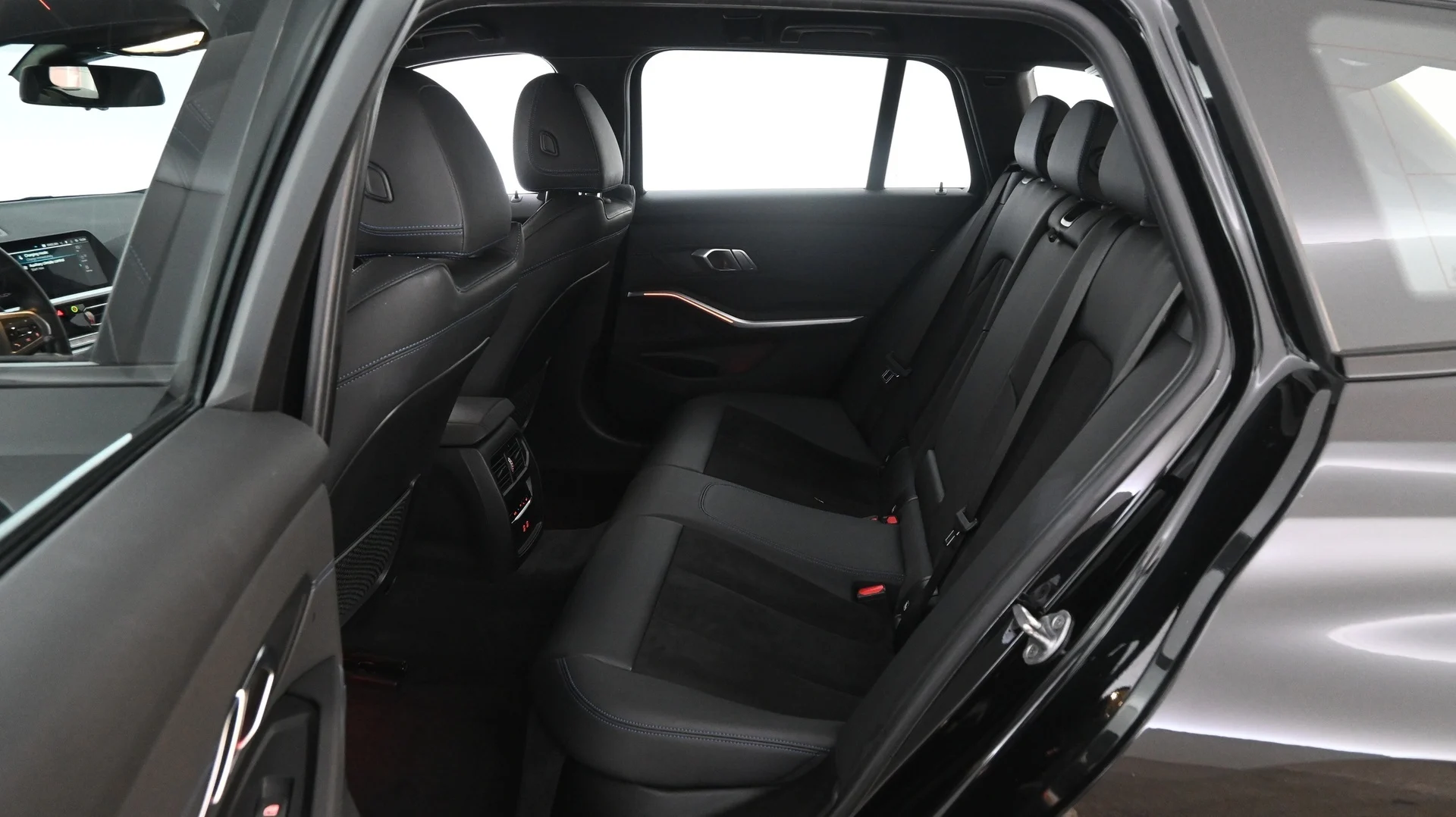 Car Image - 54EAZ22tbwkqHcABVB5JL0