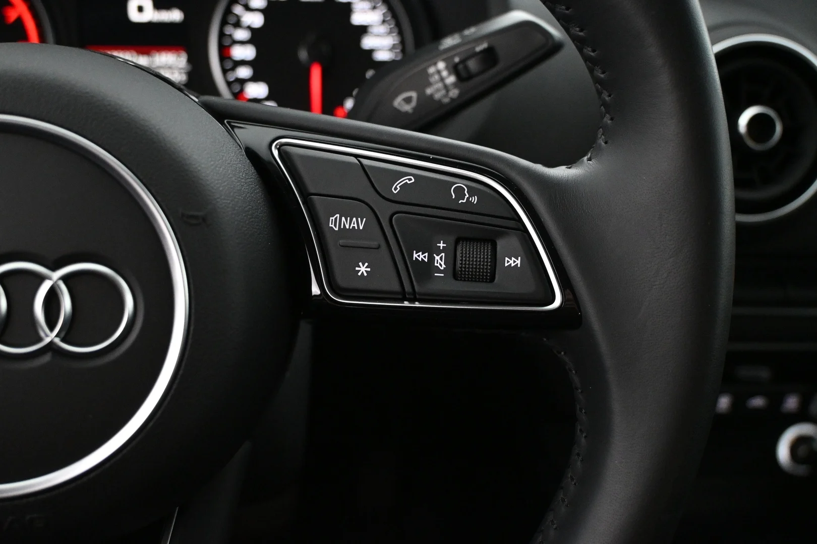 Car Image - CzAAxZGpoZamwVCcgsS1K