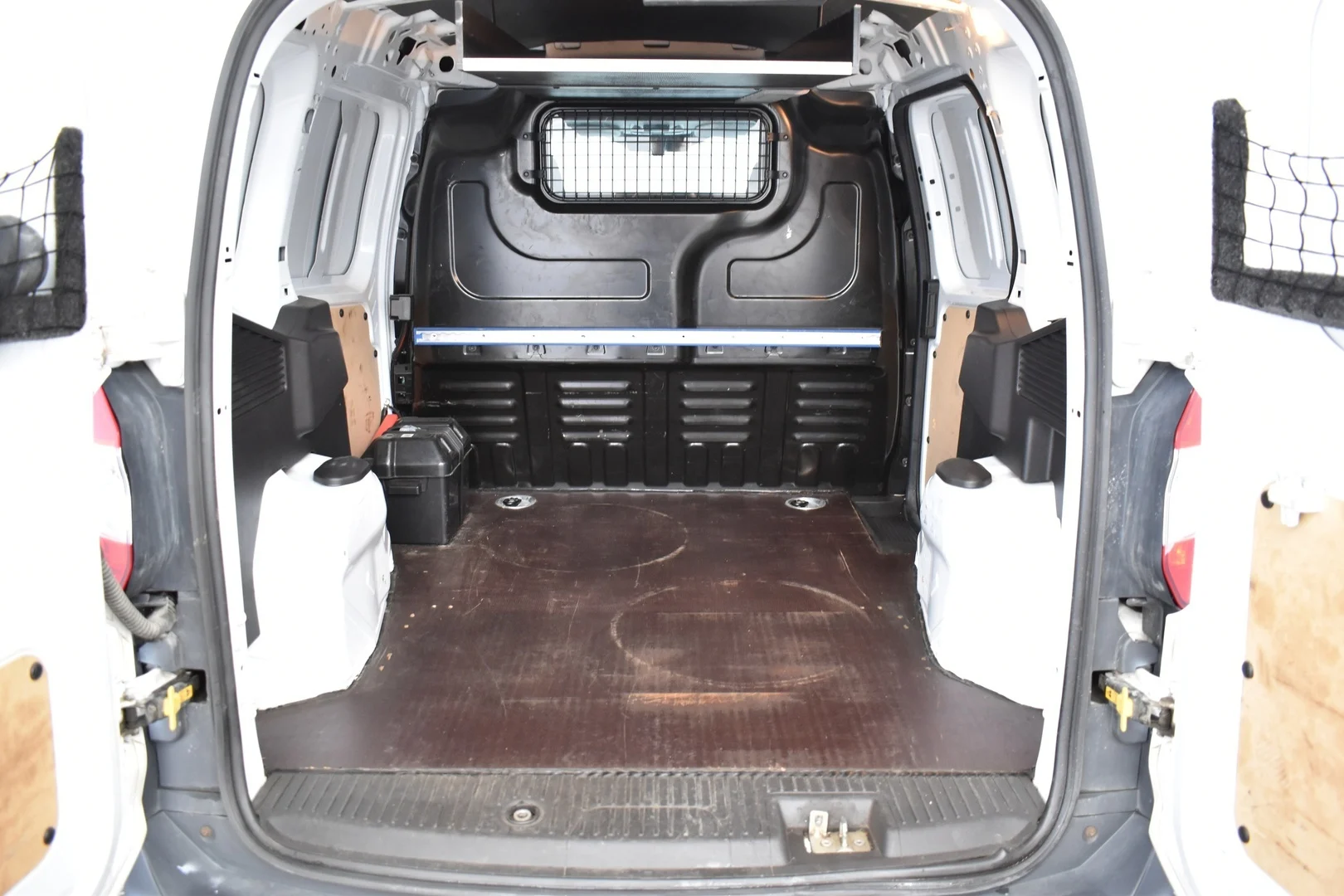 Car Image - 45nSFowRpyytY92UDTNiLJ