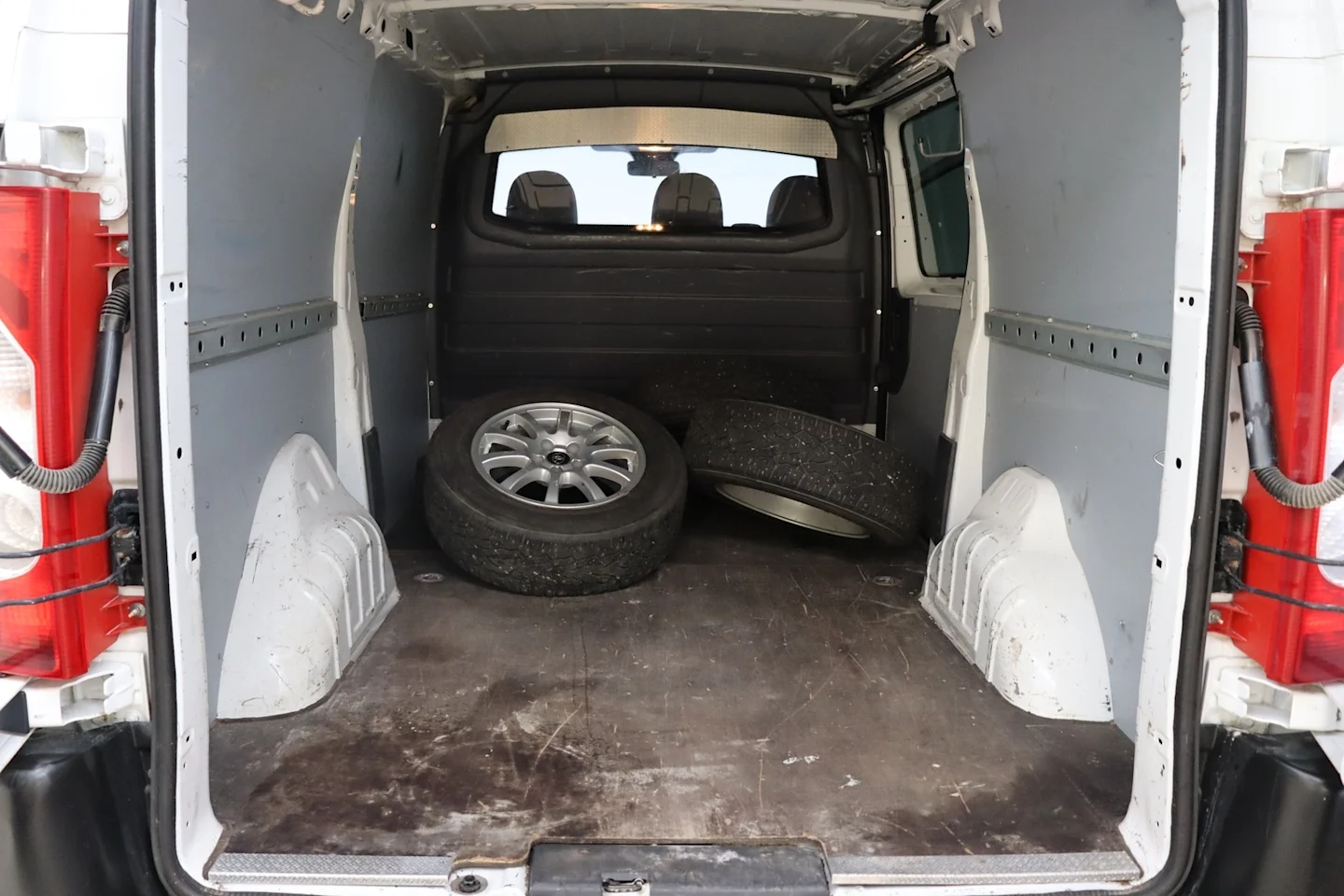 Car Image - 5JO2wWCfwcJy3YYiqX74Nl