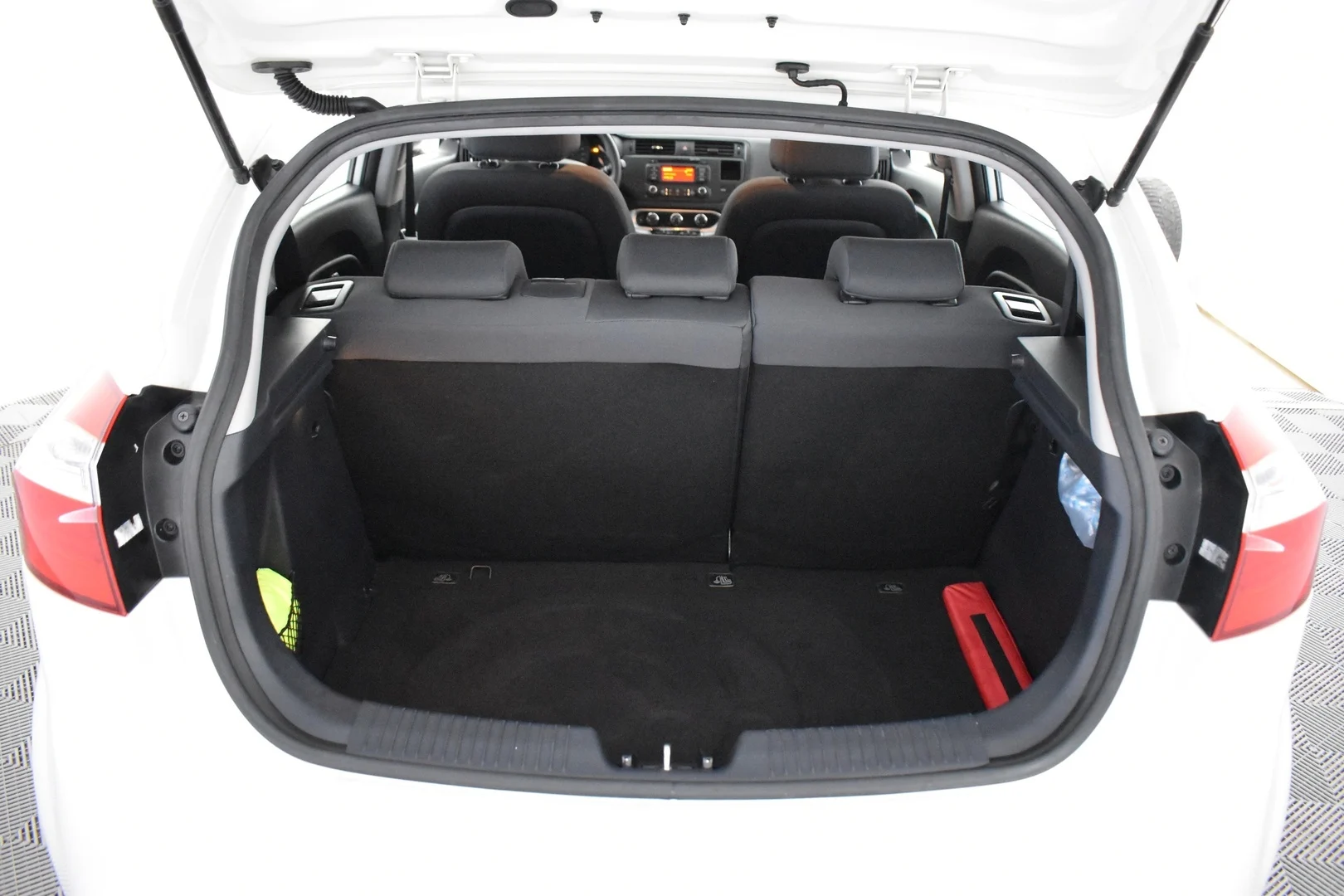 Car Image - 3F6yyl7Su1R9dn3wUK6ELx