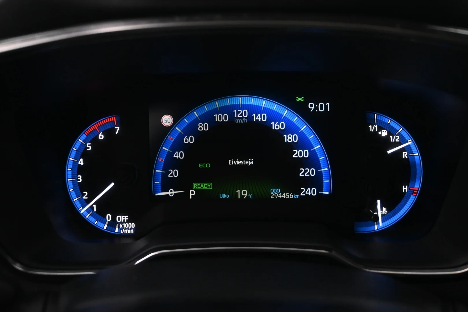 Car Image - J9XoP6q9M9kOTichym7FI