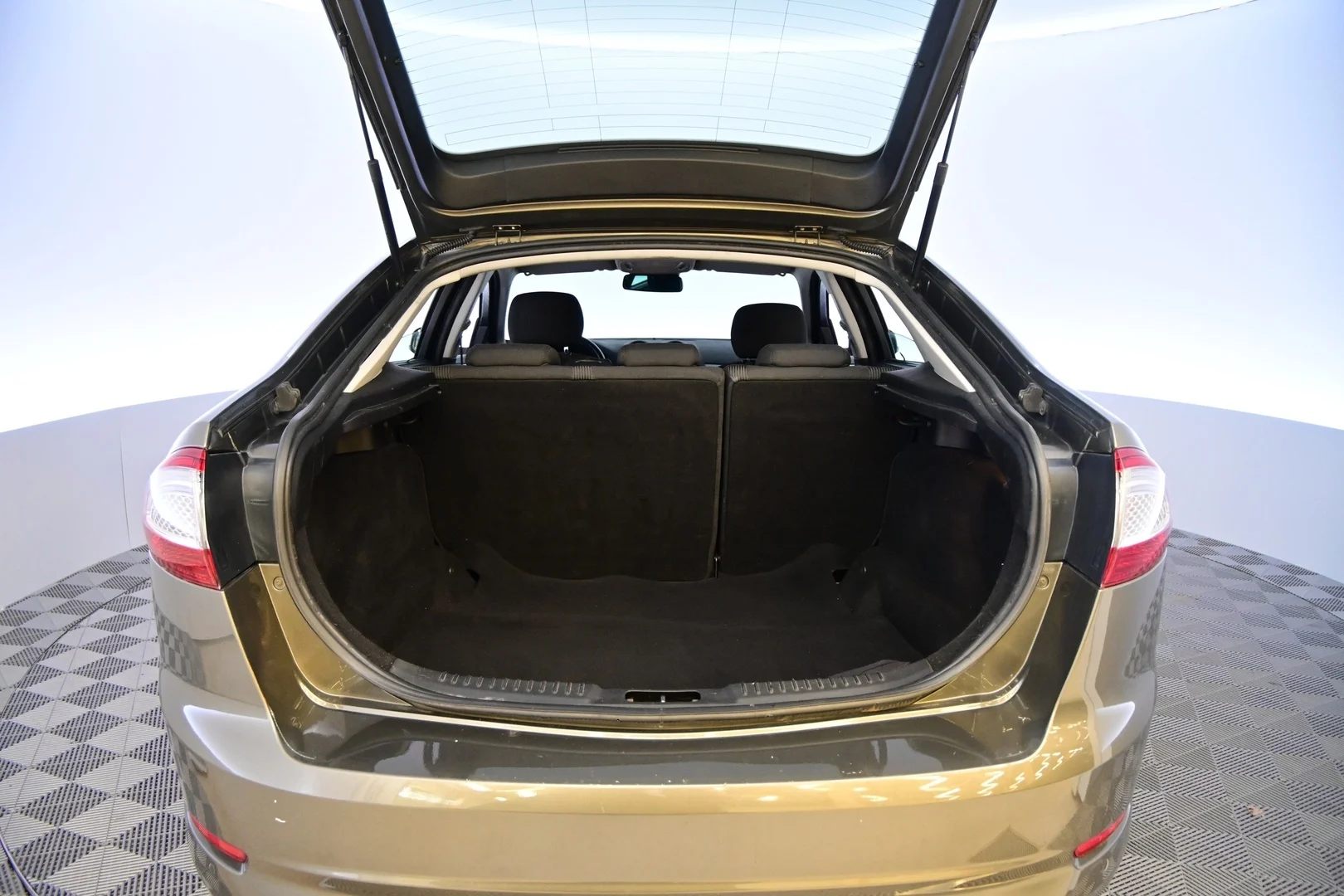 Car Image - traUM1uDkLNzjSnwVnqjI