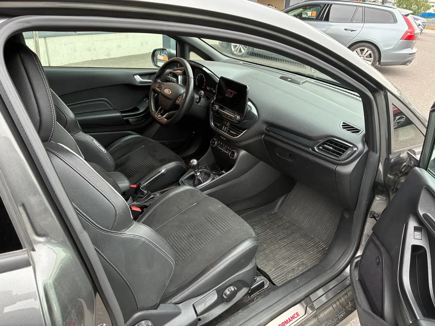 Car Image - 3tPsWsxPUz7dk885S0zky3
