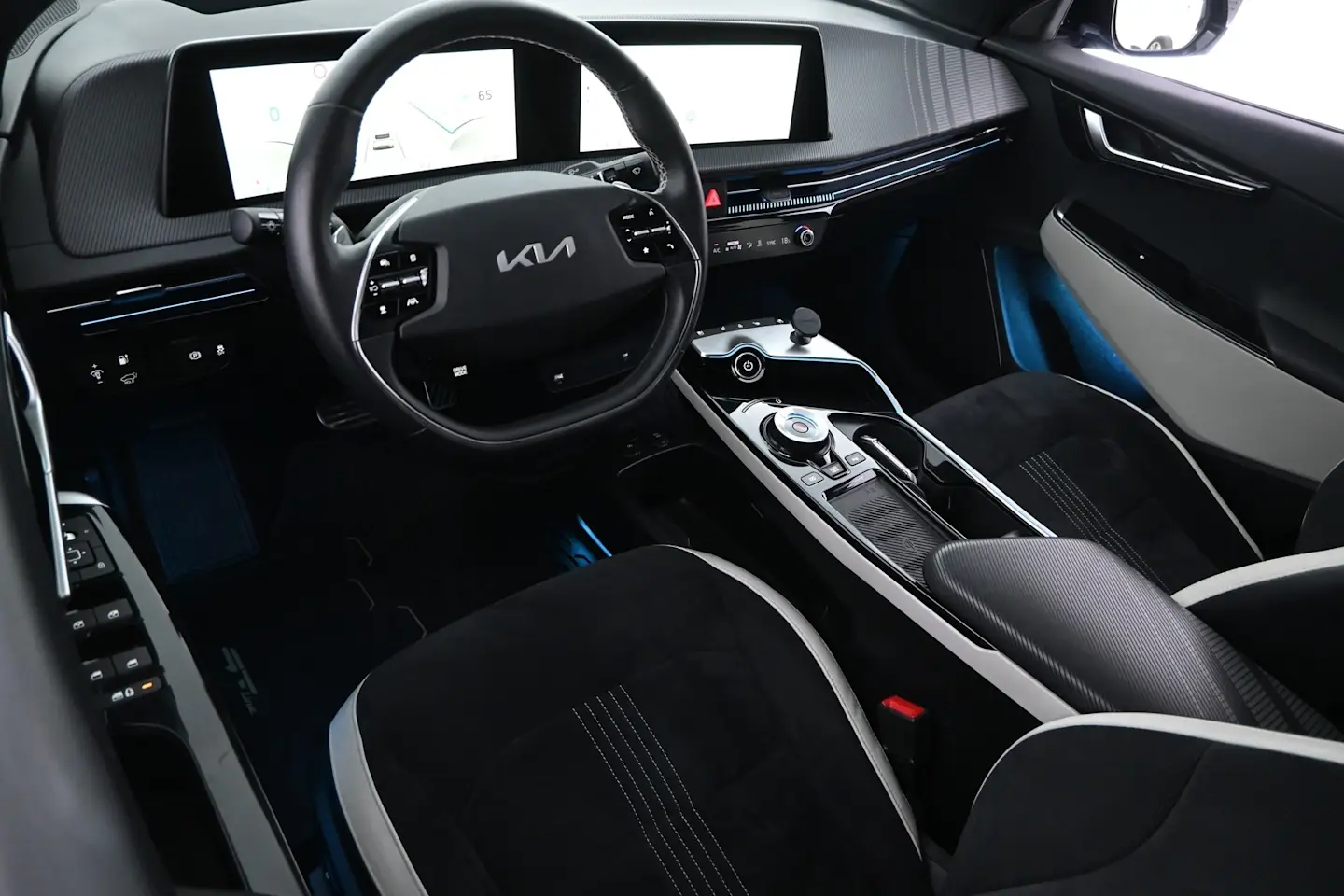 Car Image - 6LWVnq3U9ZNLpIZk9Iqvgd