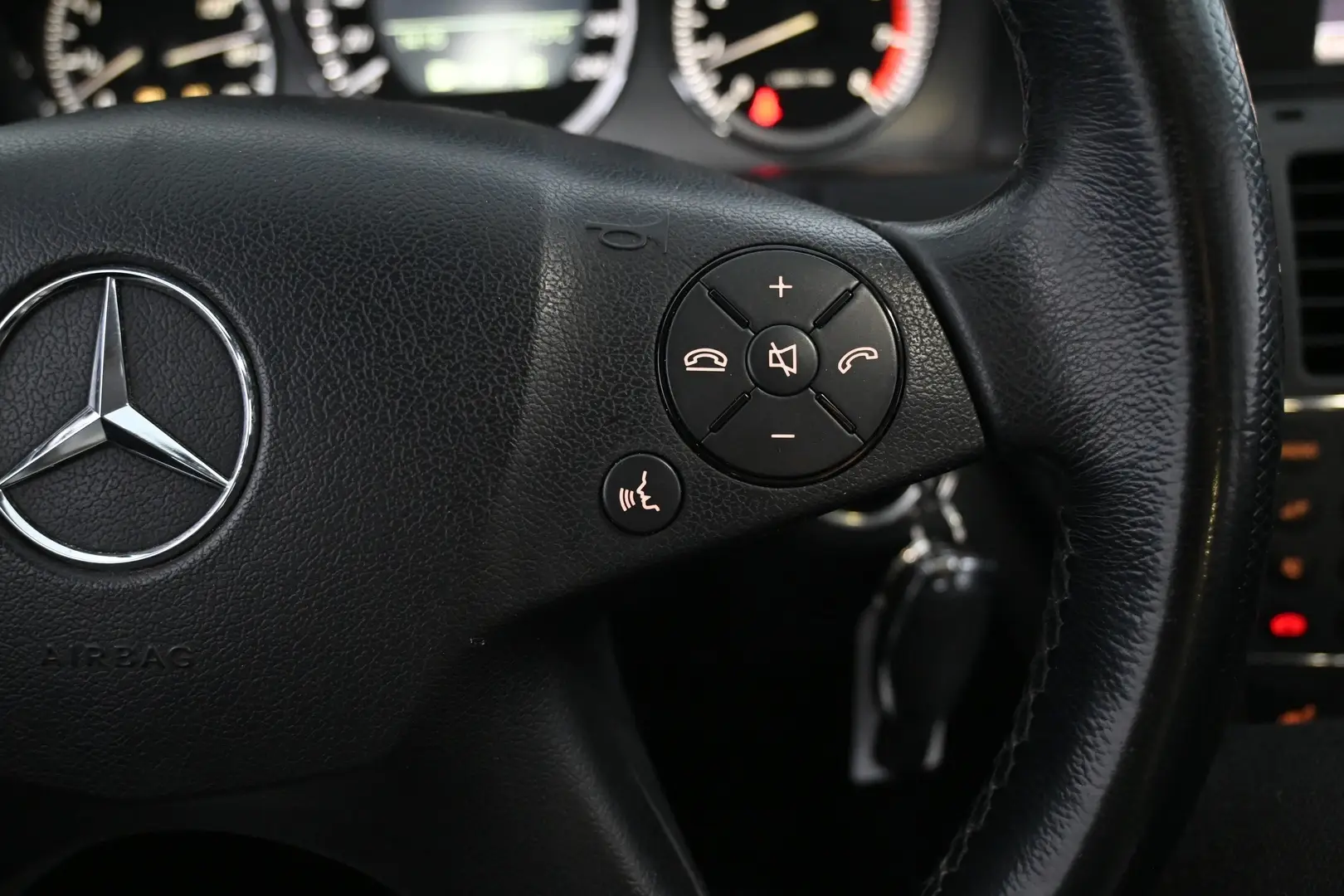 Car Image - 2uSTUyxaThj2RpPXIGzKLA