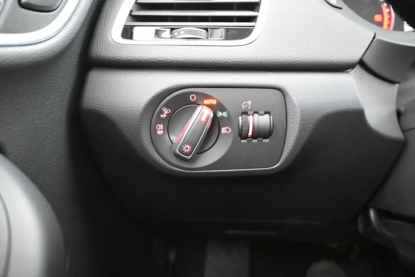 Car Image - 742MCYjj5w4aFsiSyAbi0t