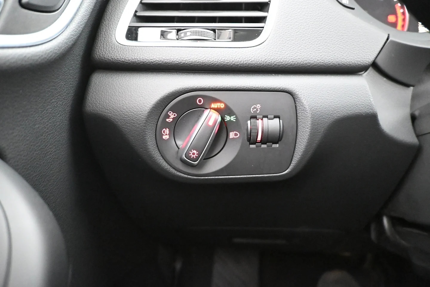 Car Image - 742MCYjj5w4aFsiSyAbi0t