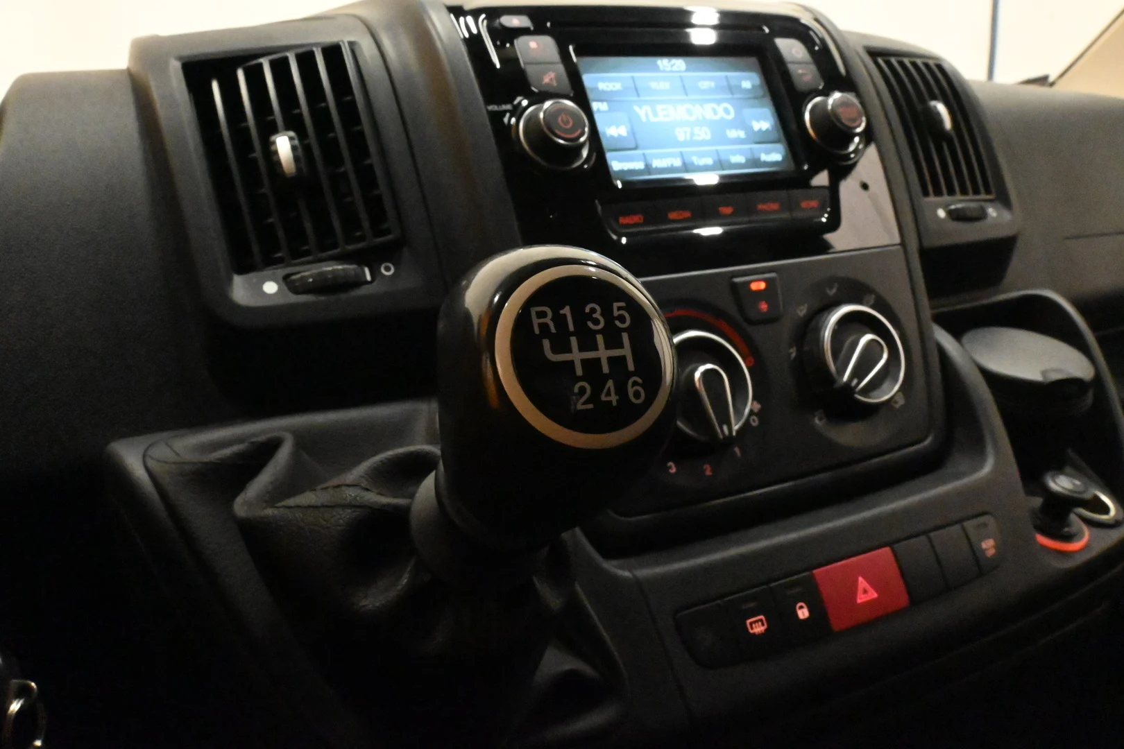Car Image - 4qFLwf3bsklwaA92afzzvj