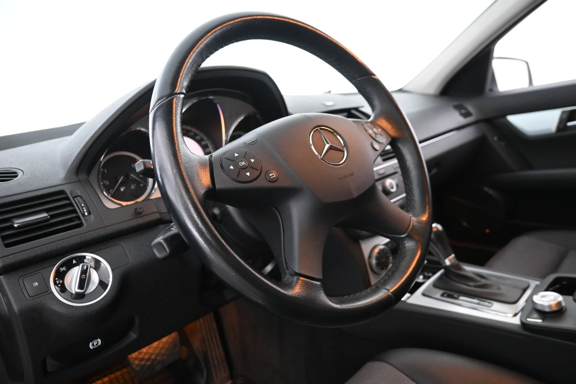 Car Image - 6vGXnhHeyryvPZQnjuhmyl