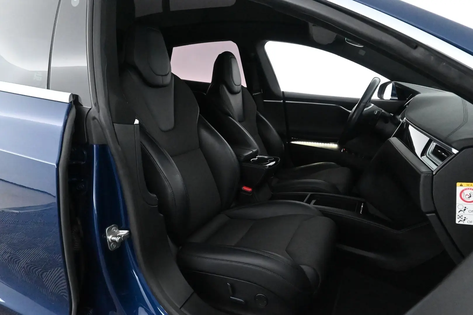 Car Image - 3BvNHp5g23zmnQydoPoaF7