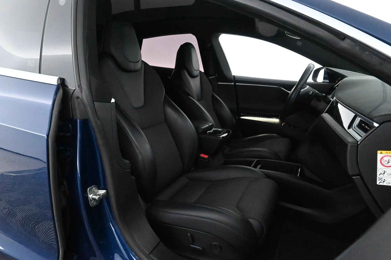 Car Image - 3BvNHp5g23zmnQydoPoaF7