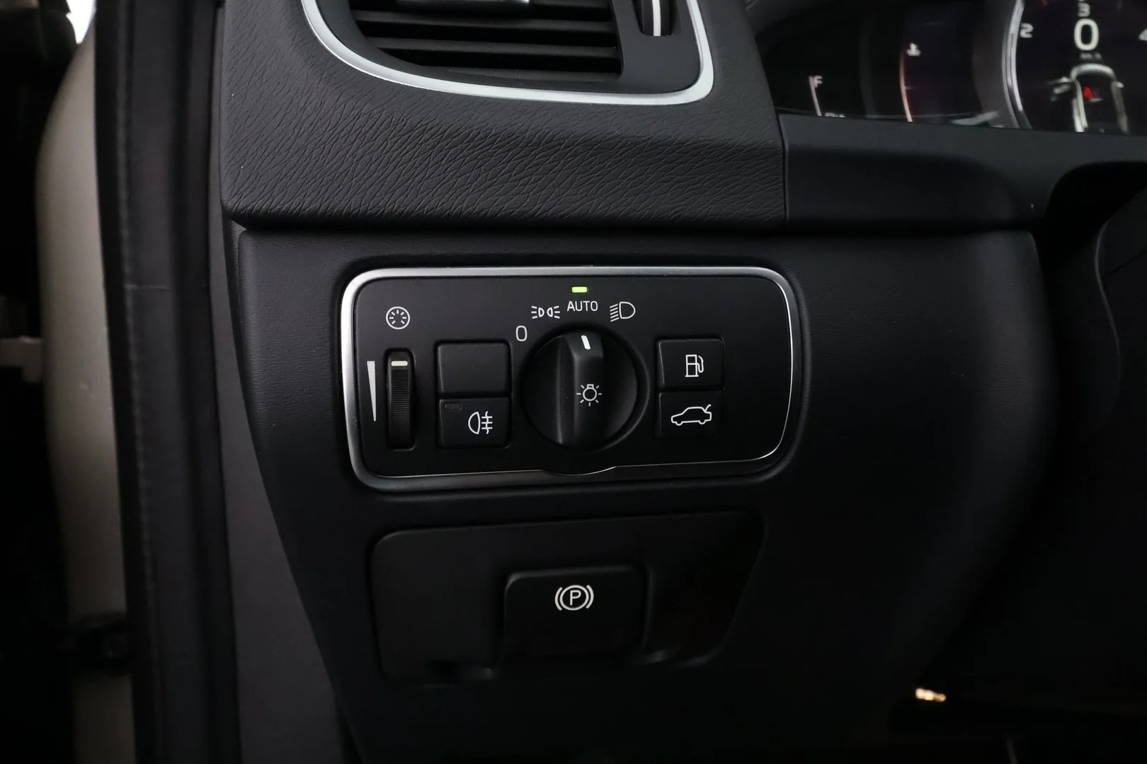 Car Image - 1k9Y3kE85QU2mg2N5uxWPR