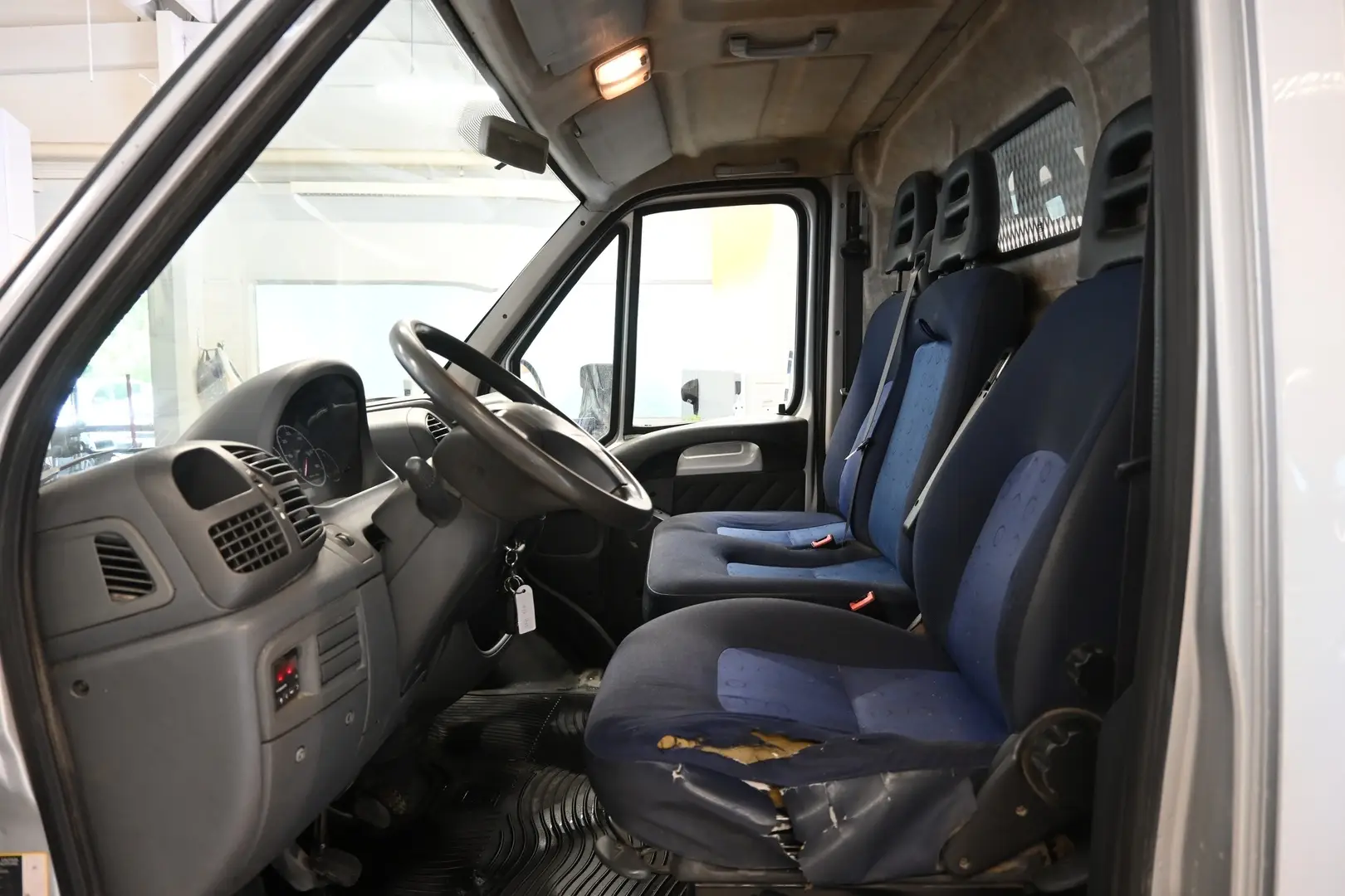 Car Image - 5TzyQ5ywX40qXP3niVTLSM