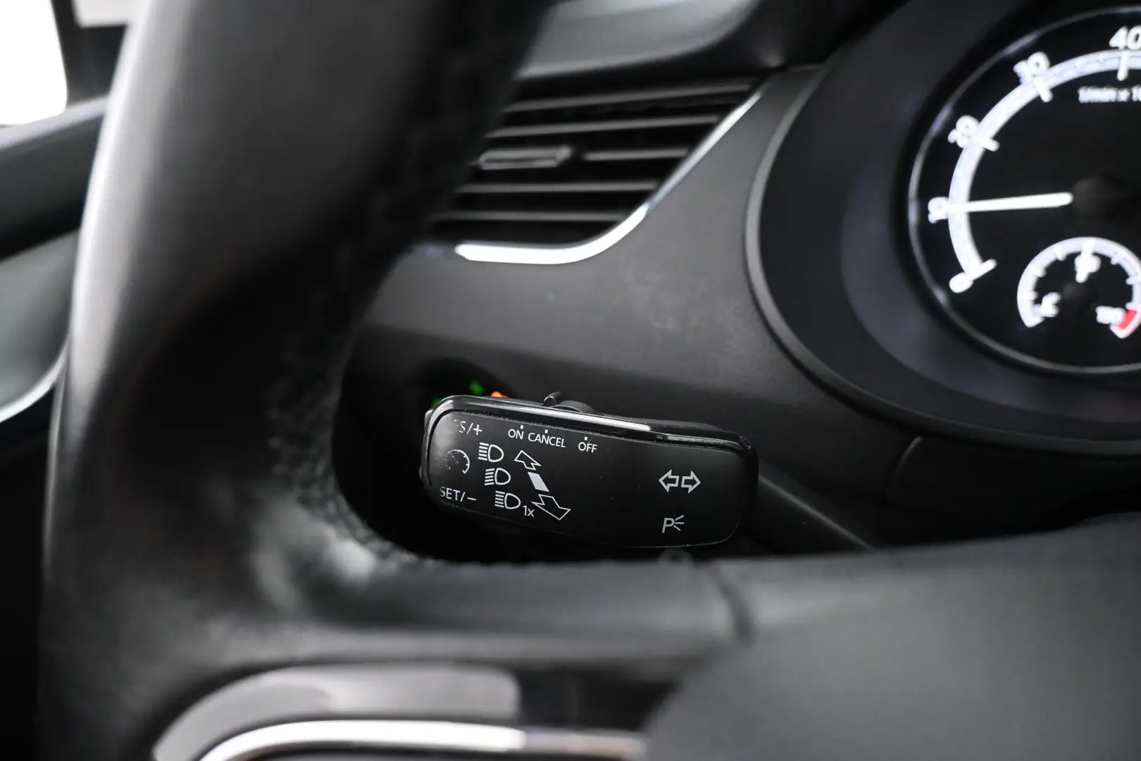 Car Image - 50XDz0X1WkifjD0N6DGGj4
