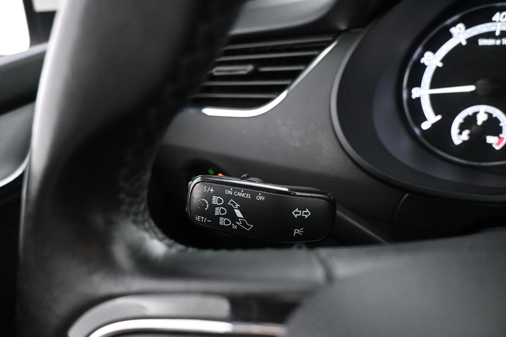 Car Image - 50XDz0X1WkifjD0N6DGGj4