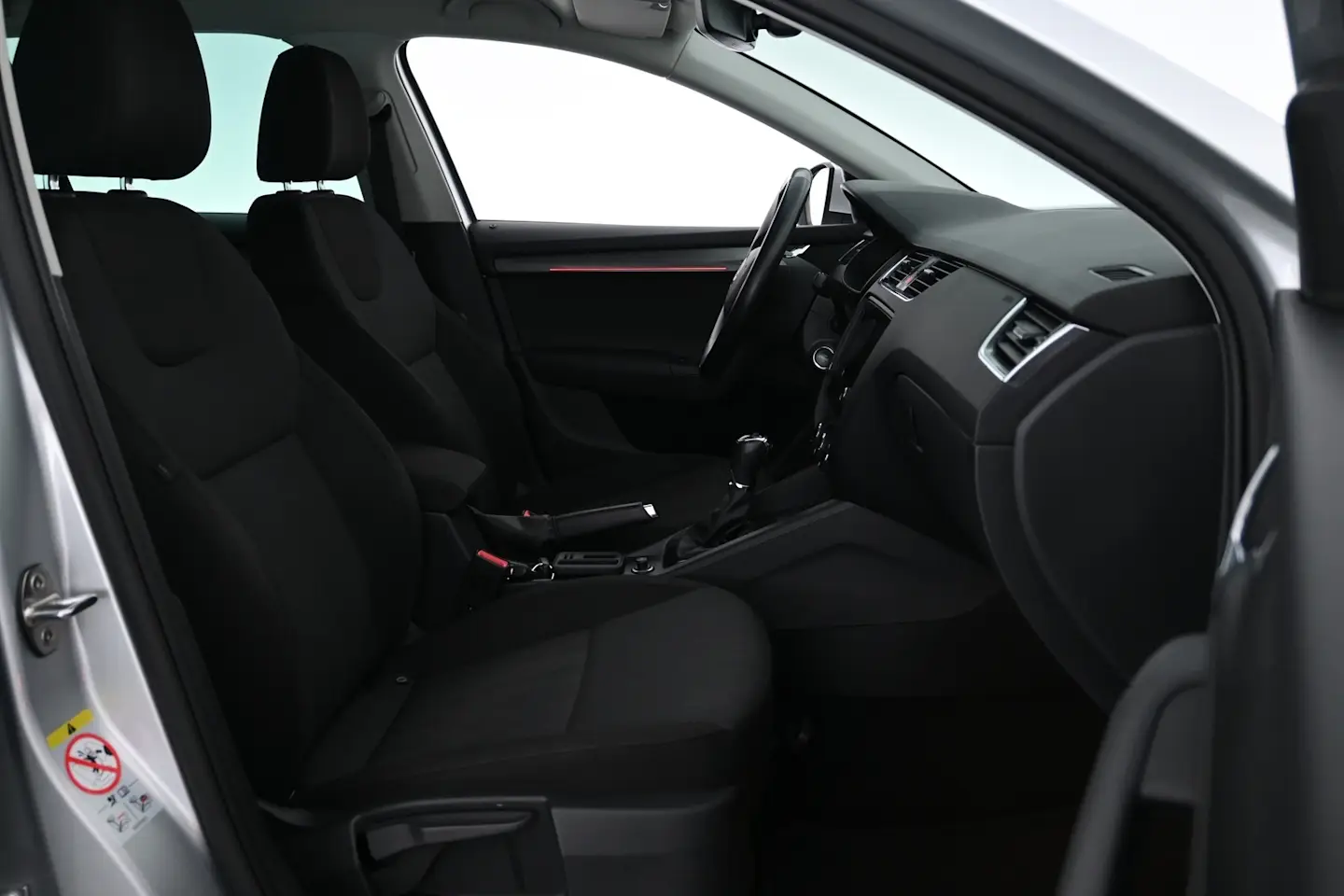Car Image - 2SaPg6IZUVKnWmLFuAOvNn