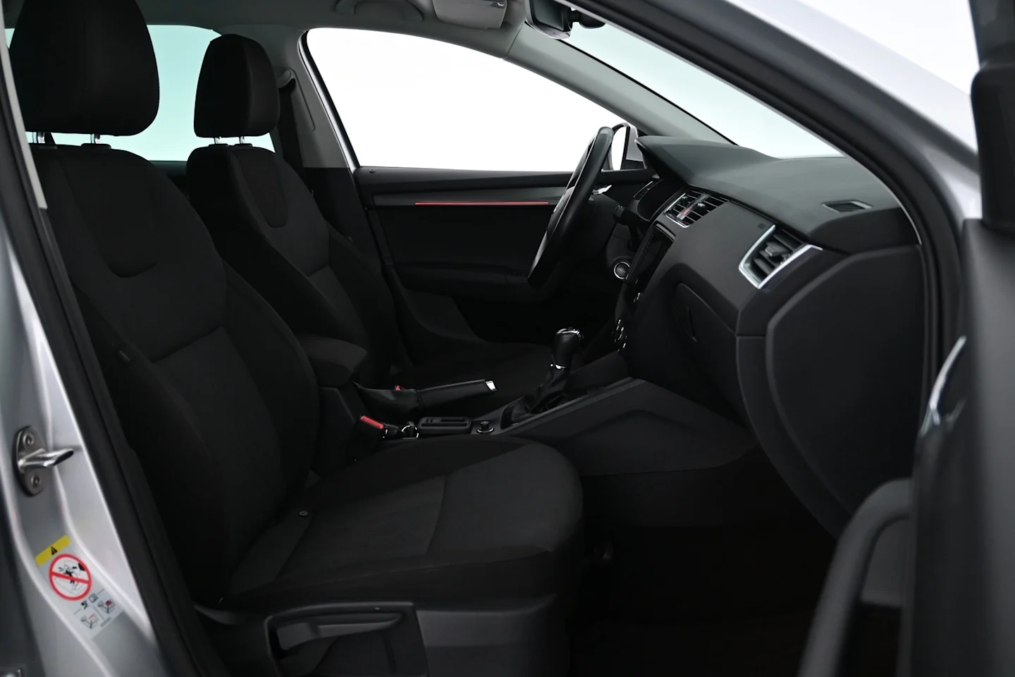 Car Image - 2SaPg6IZUVKnWmLFuAOvNn