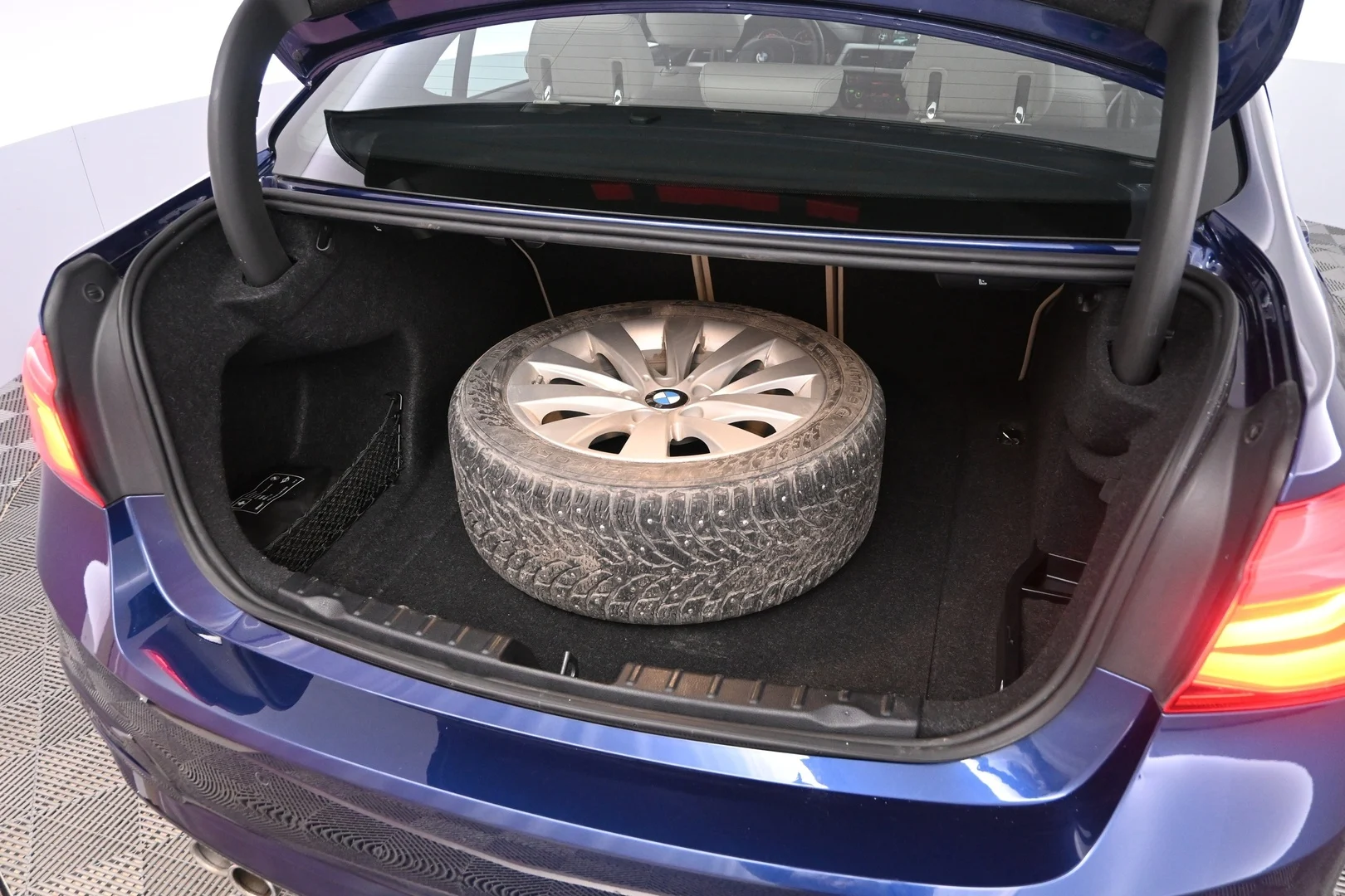 Car Image - s3kNoGWtHg8nOud5ZdliT