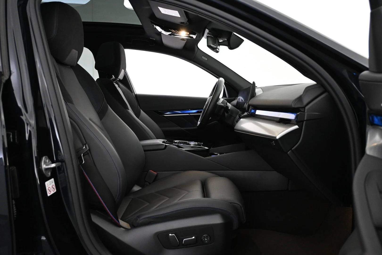 Car Image - 2PxhQCntCZW9XVt7067w3h