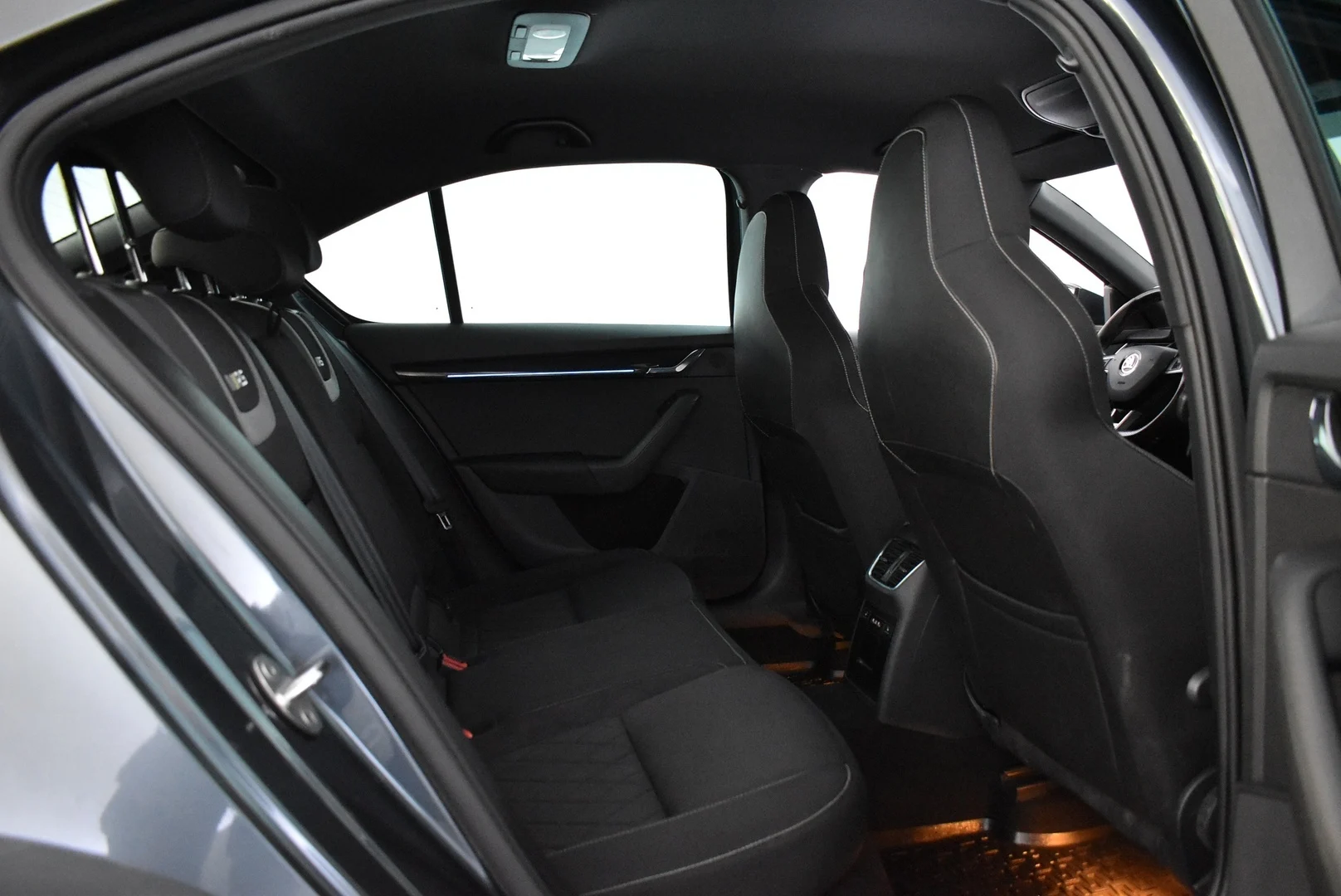Car Image - 6oKzbfrQbooaz7rsUARz6u