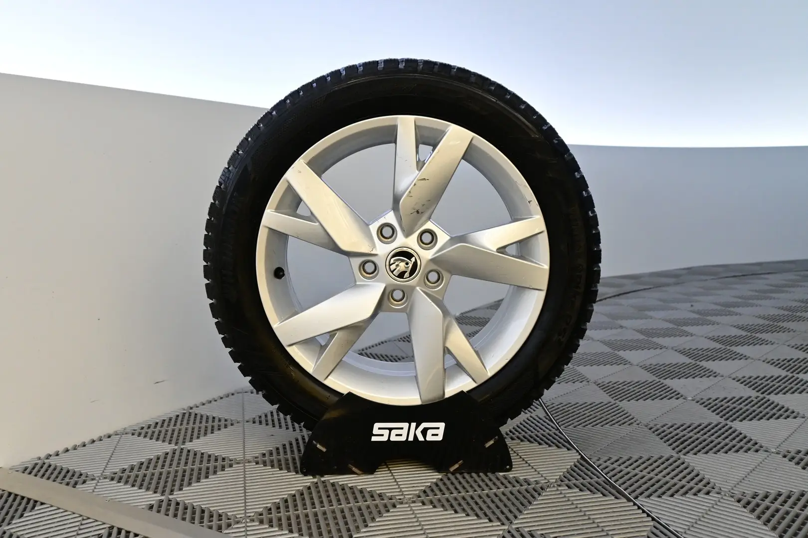 Car Image - 3Pv3eAf7zdrrwhhk27njfv