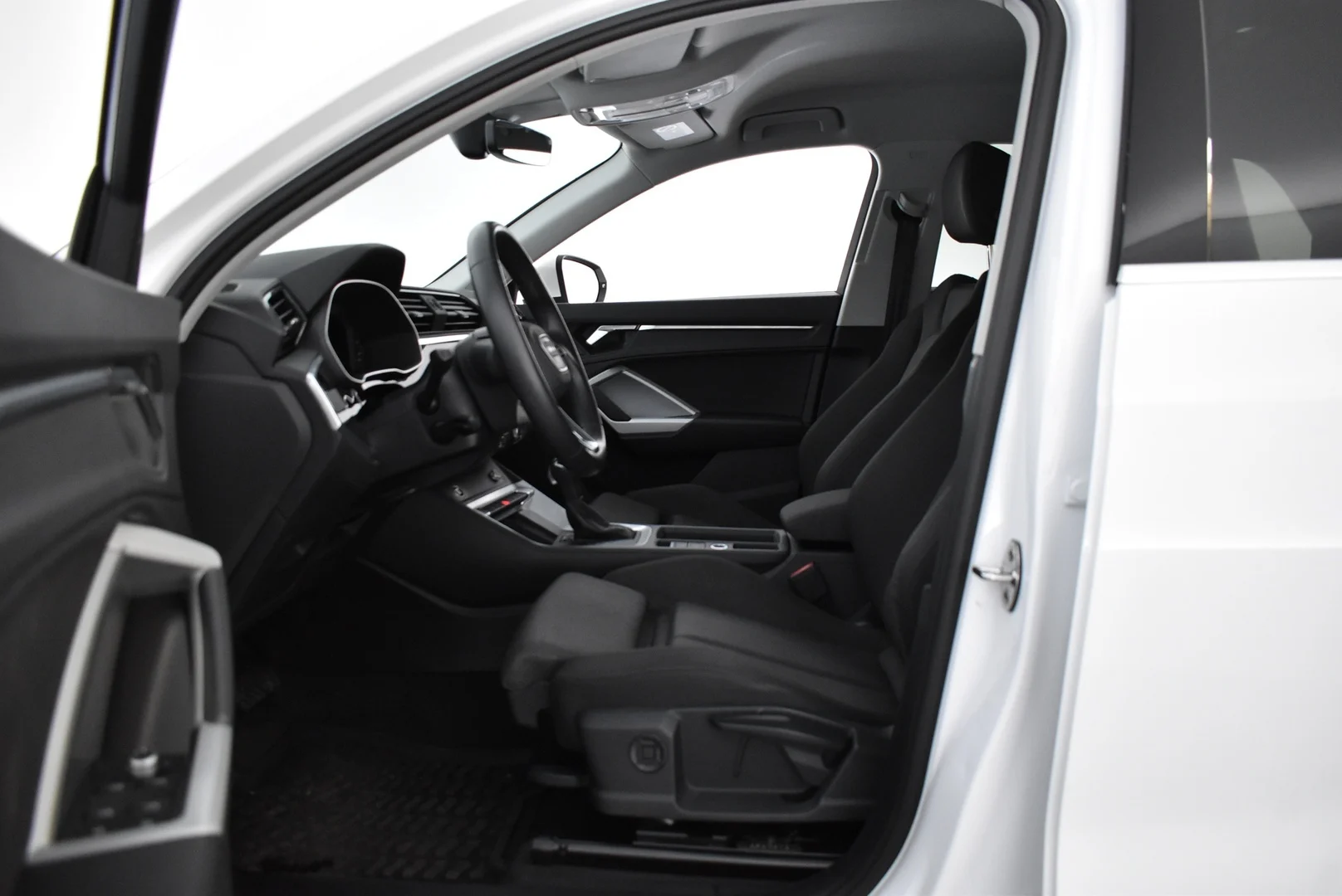 Car Image - jLUX11PJbcvHuckT2pRvM