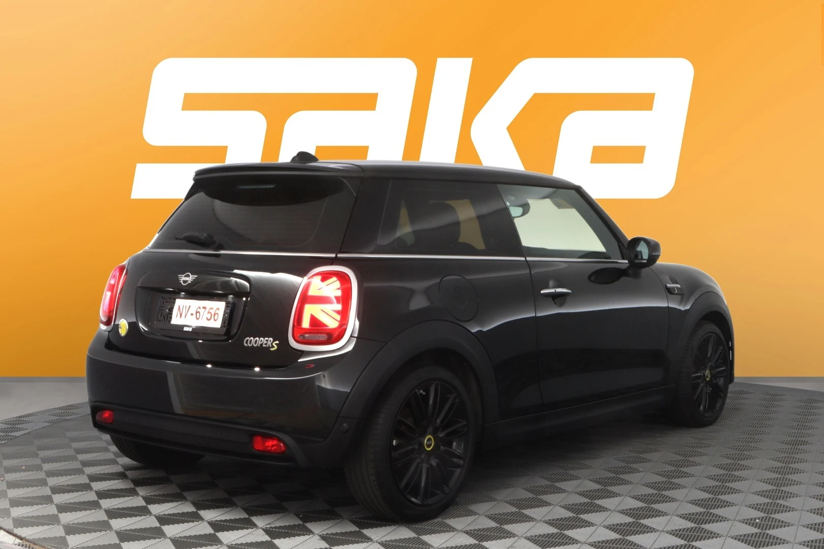 Car Image - 7n0kUmaQM71VImx64YKxsO