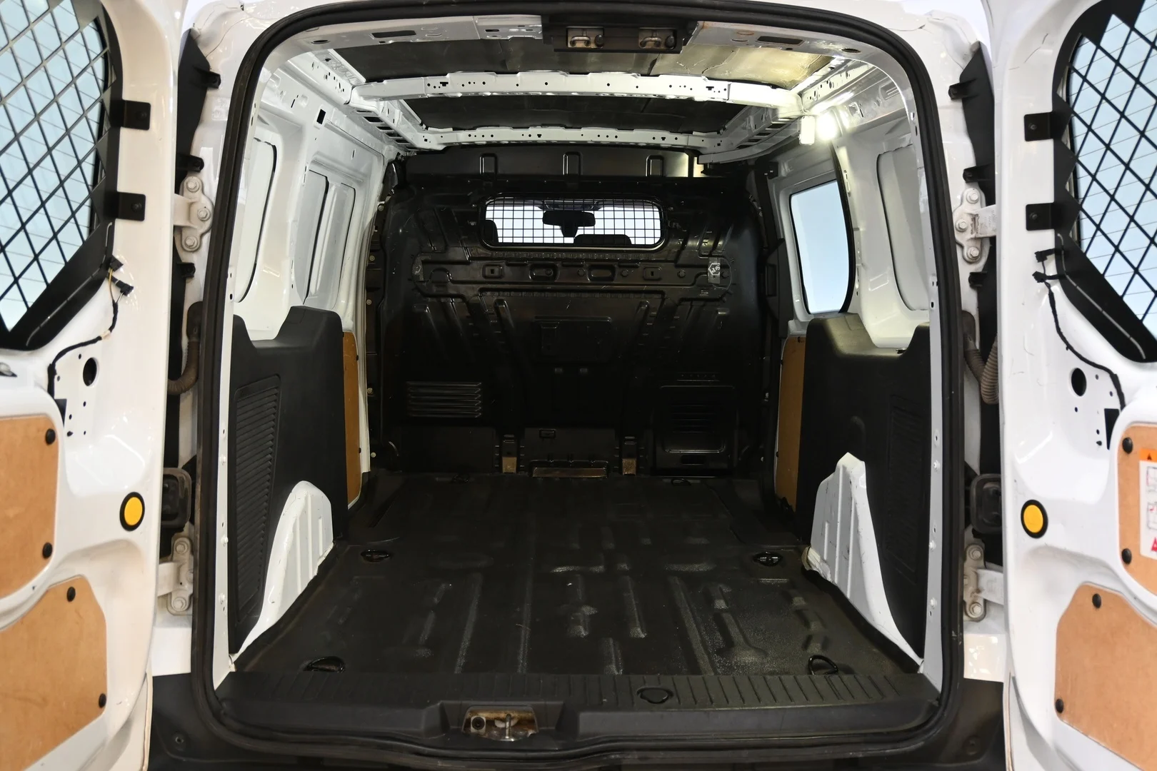 Car Image - p7j35SQa6ibxBLiFspEwN