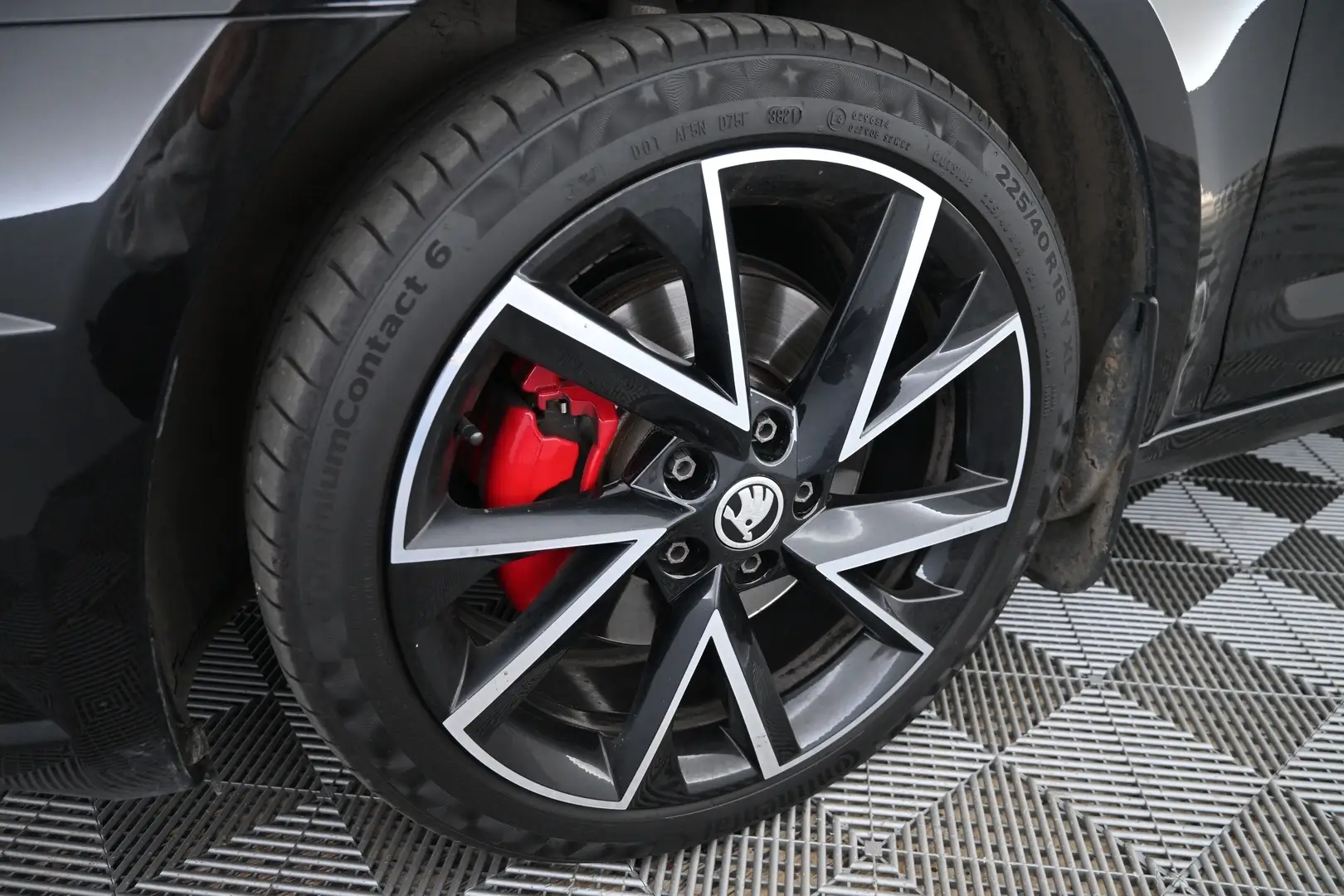 Car Image - 5UVbcaZhArwFn9jHhlNek5