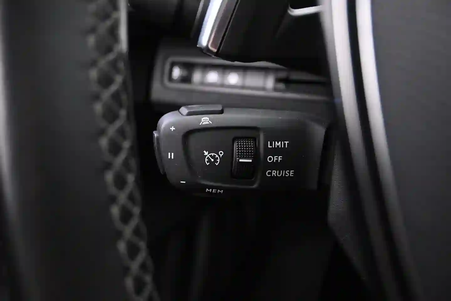 Car Image - 3R0En8F9nL2cBXsMDIMh8N