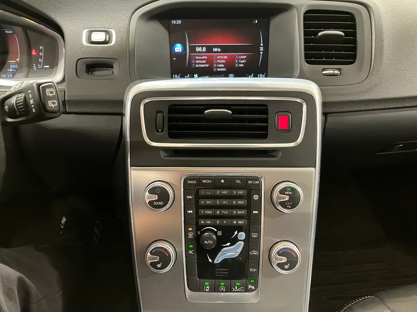 Car Image - 70Zqh7uzKcEiQXcGwUBamI
