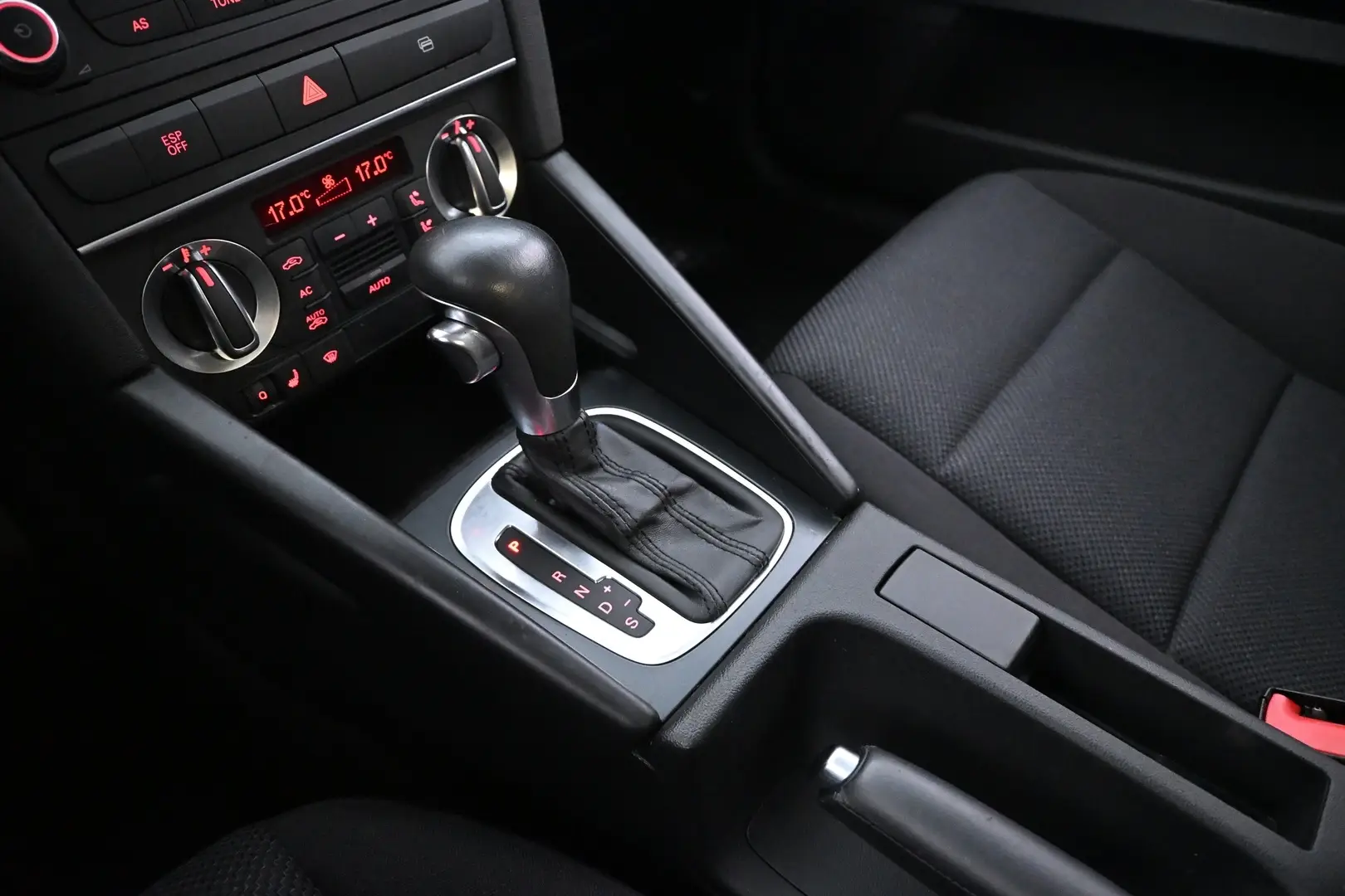 Car Image - 77i0YOQxEd3REugvMcAYaY