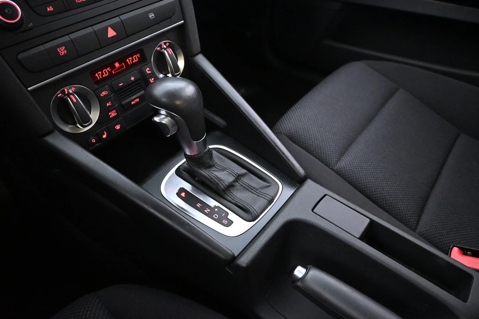 Car Image - 77i0YOQxEd3REugvMcAYaY