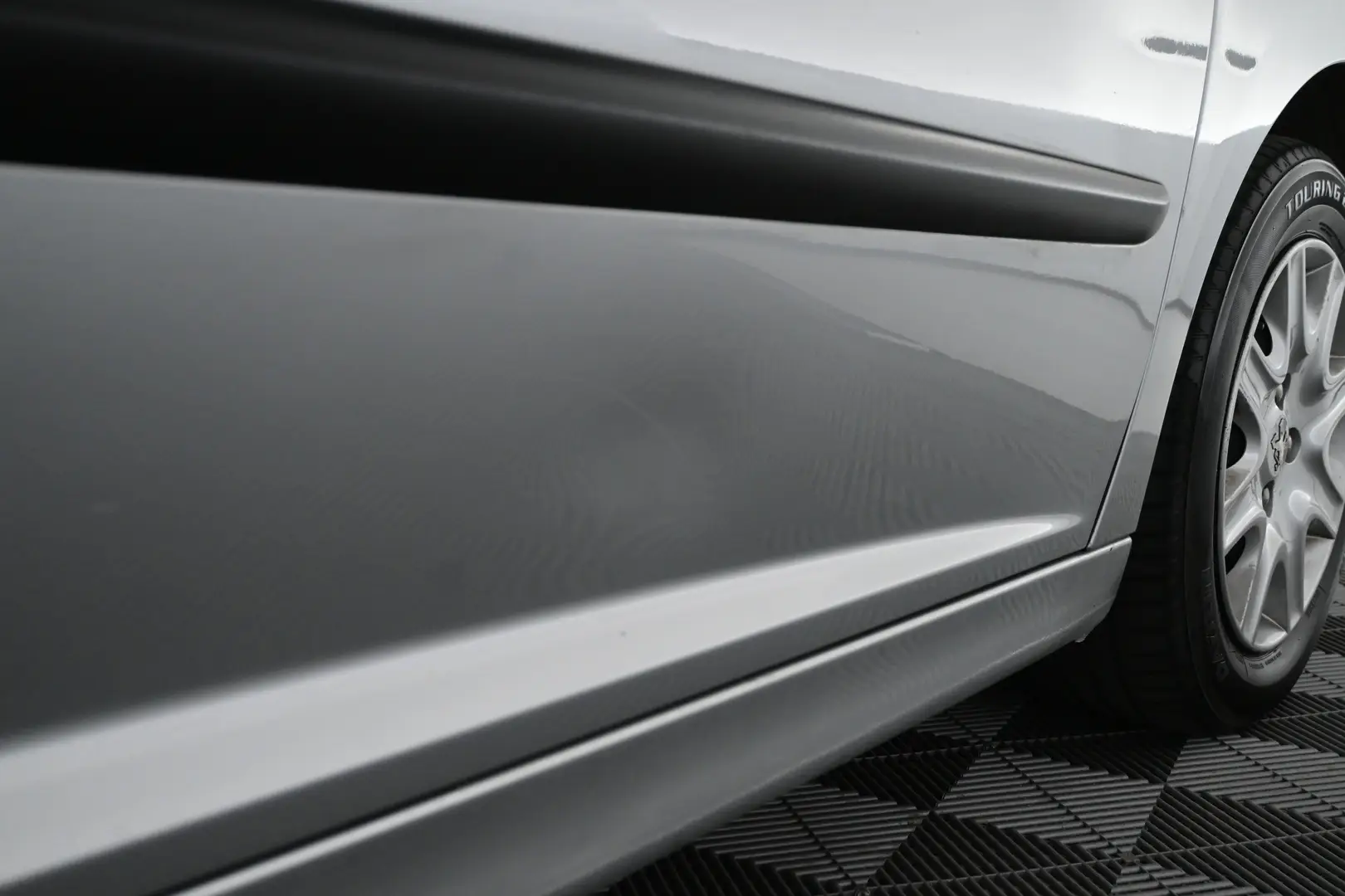 Car Image - 4YhIM3jfJrkYlq1GFWMejK