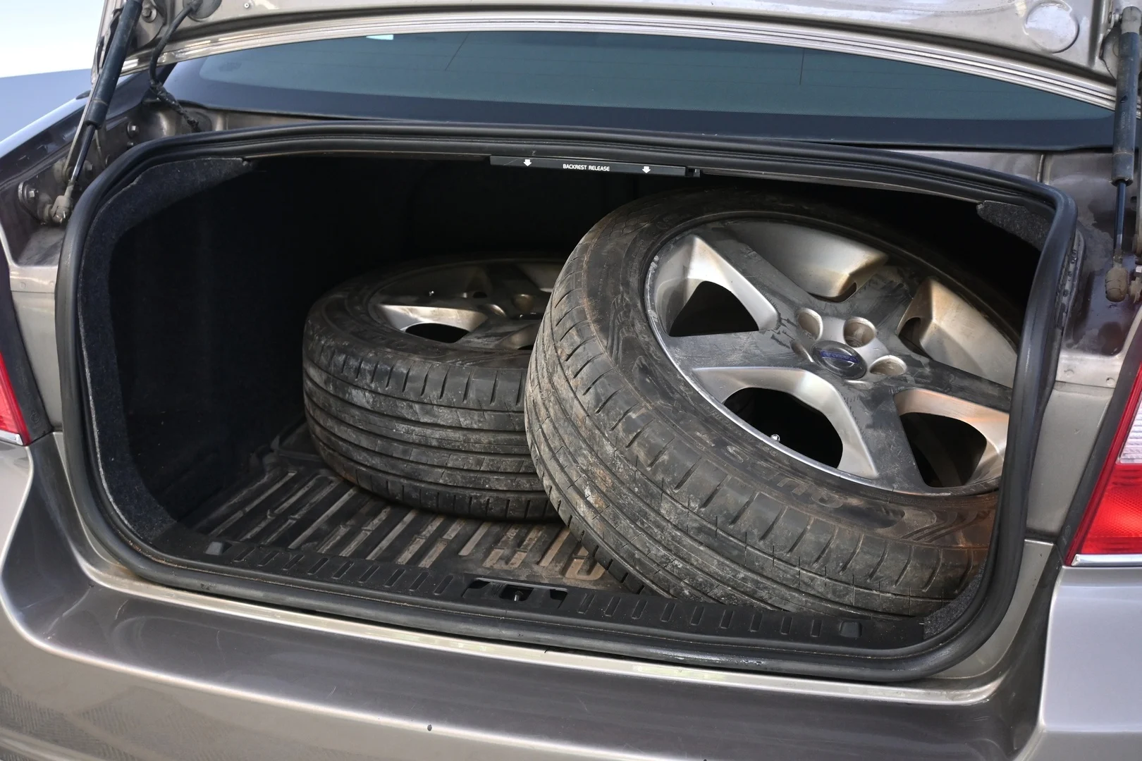 Car Image - 1rOwqa2AzNB3hVsFUSuEKh