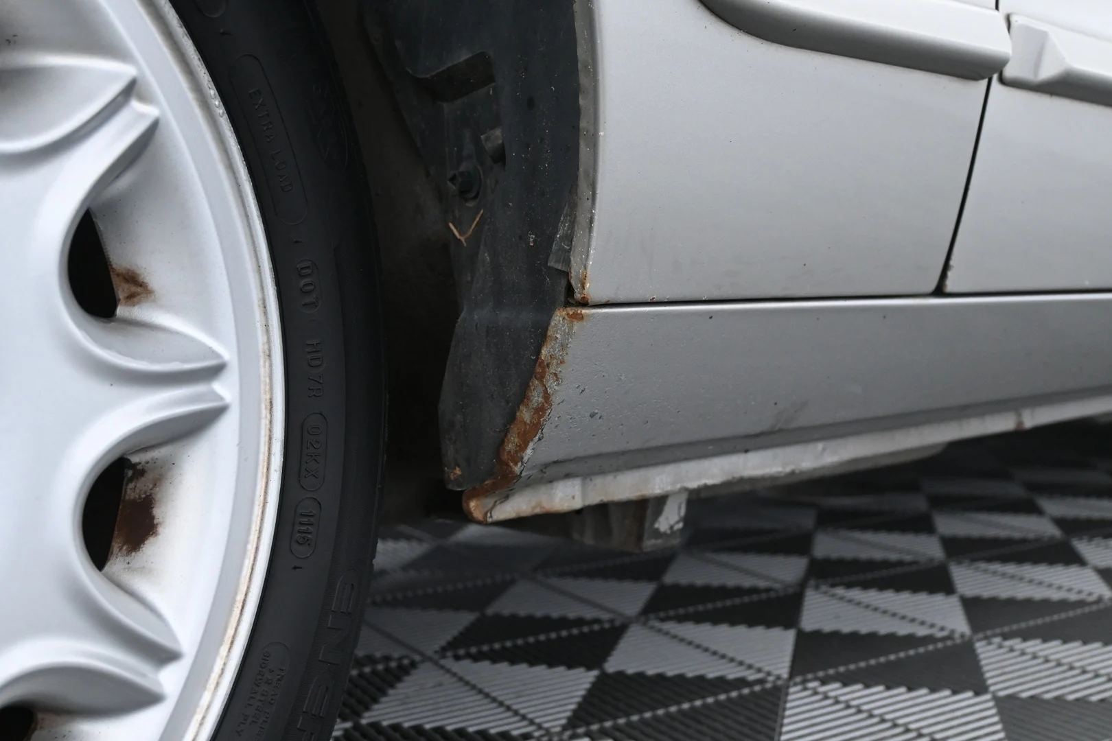 Car Image - FwyJT6Ga9AAlmVO8qm1Q8