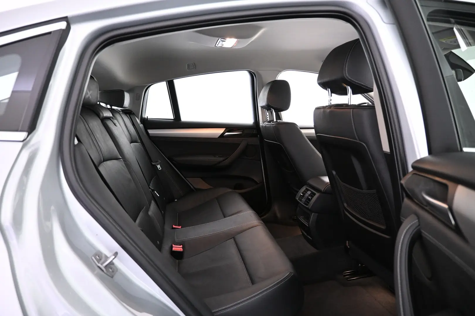 Car Image - 3ahpQxfOFdbhX95Ob9S3PH